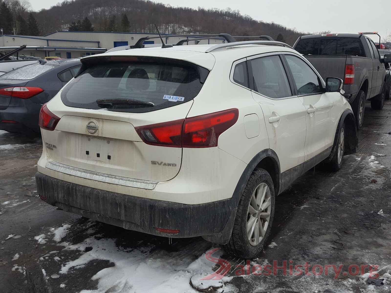 JN1BJ1CR9JW205226 2018 NISSAN ROGUE