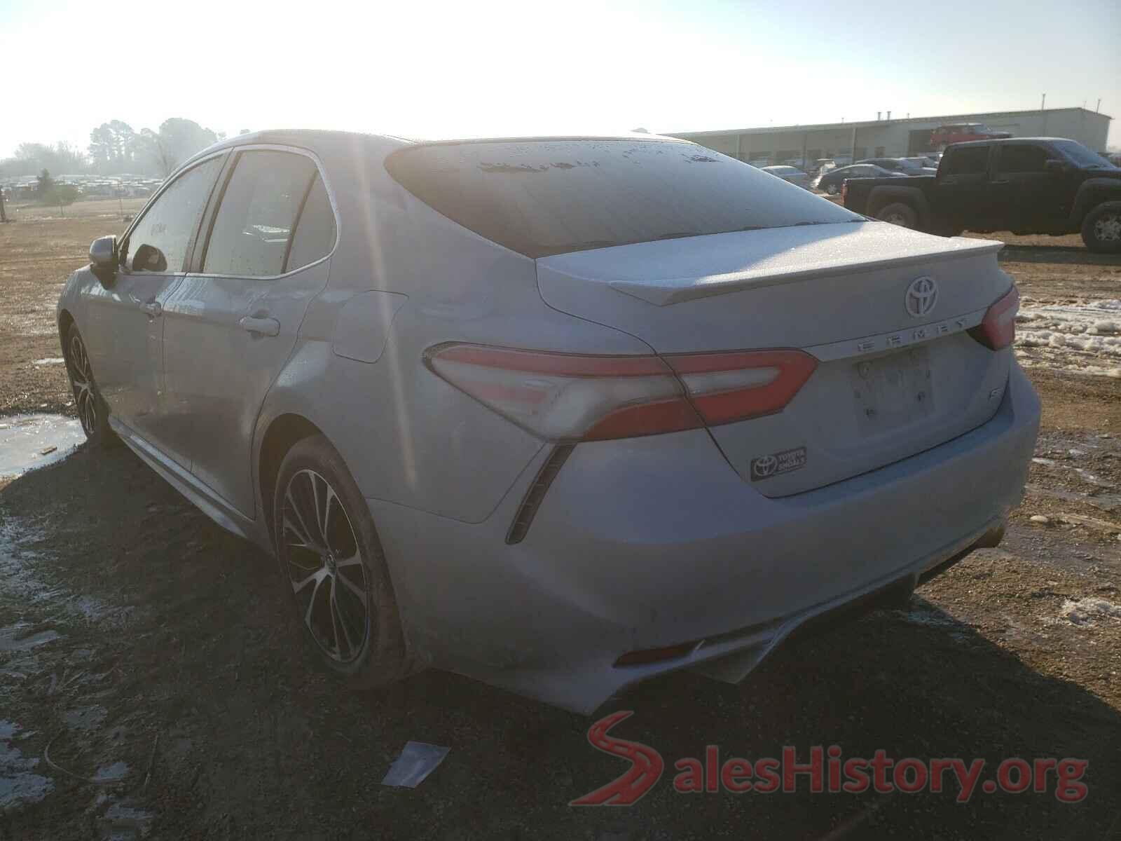 4T1B11HK1JU670809 2018 TOYOTA CAMRY