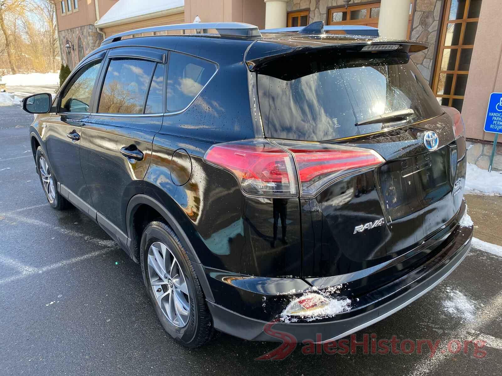 JTMRJREV5HD146962 2017 TOYOTA RAV4