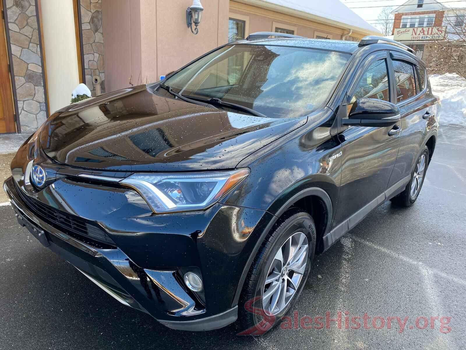 JTMRJREV5HD146962 2017 TOYOTA RAV4