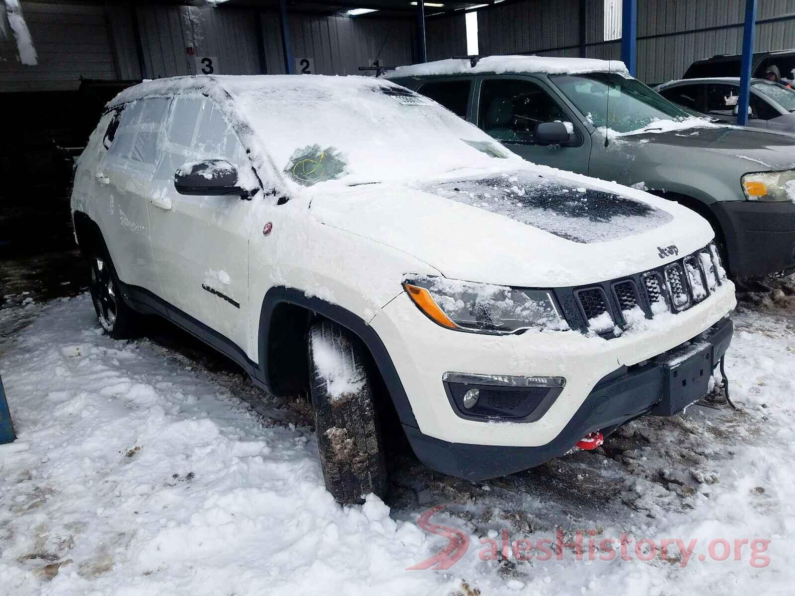 3C4NJDDB5JT211947 2018 JEEP COMPASS