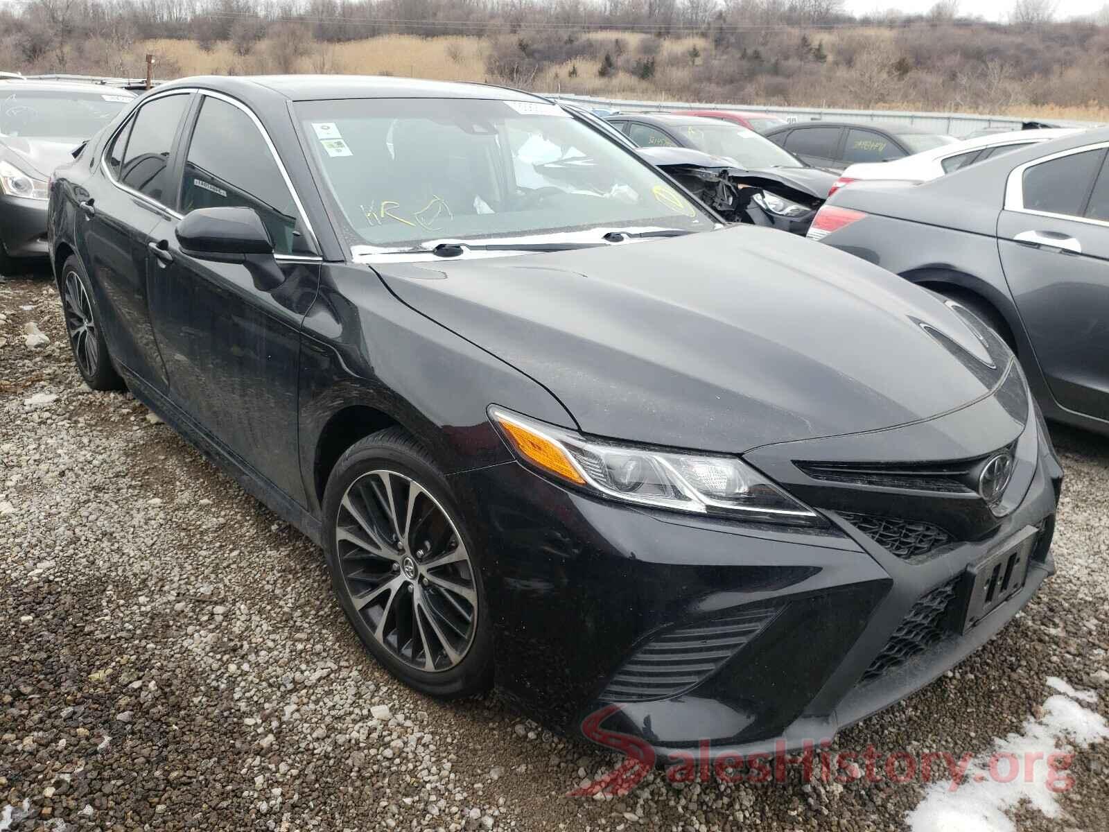 4T1B11HK7JU070179 2018 TOYOTA CAMRY