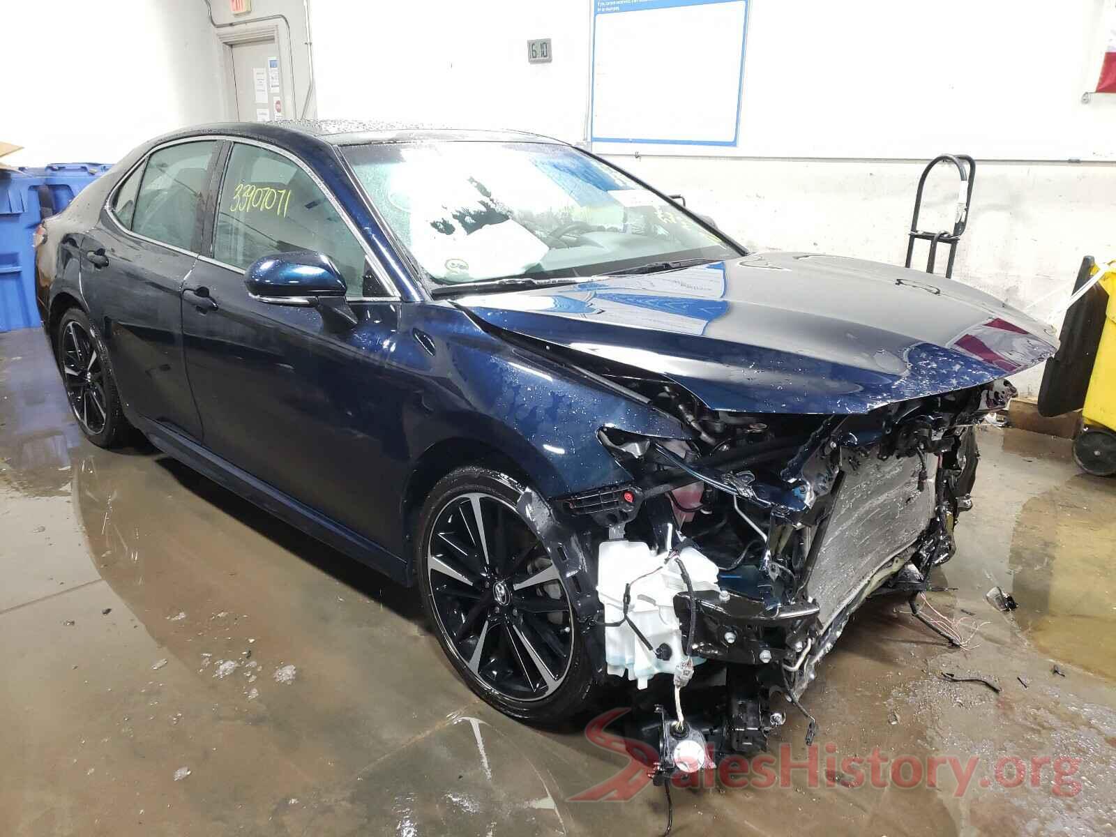 4T1B61HK3JU674457 2018 TOYOTA CAMRY