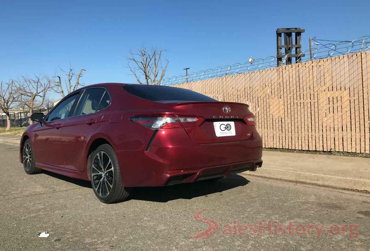 4T1B11HK5JU671428 2018 TOYOTA CAMRY