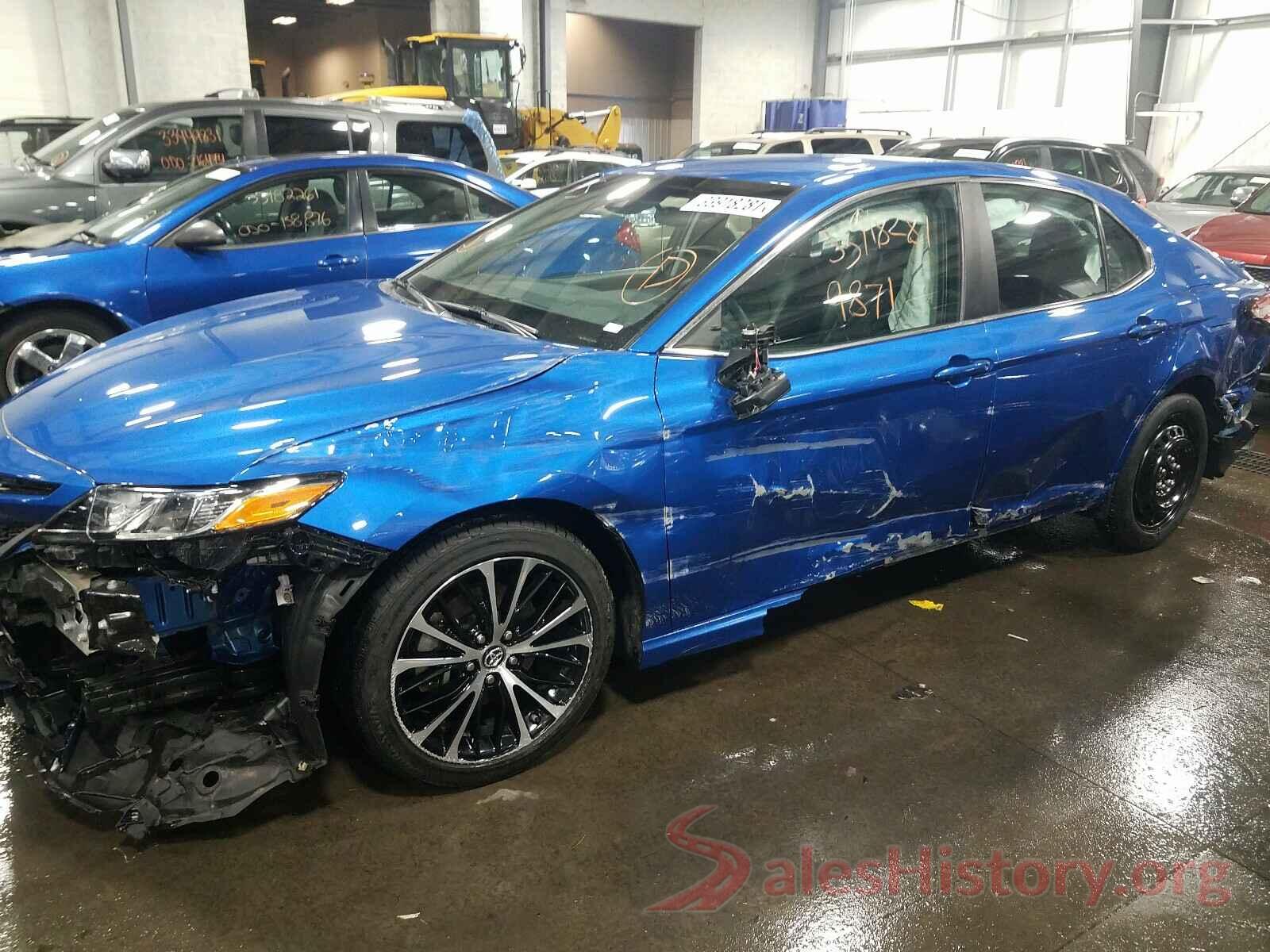 4T1B11HK5JU052702 2018 TOYOTA CAMRY