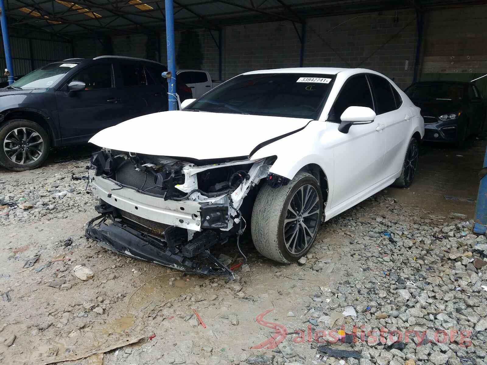 4T1B11HK8JU117767 2018 TOYOTA CAMRY