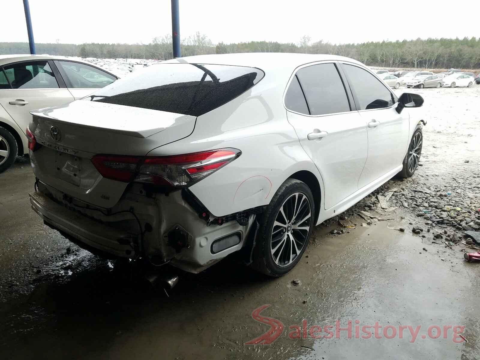 4T1B11HK8JU117767 2018 TOYOTA CAMRY