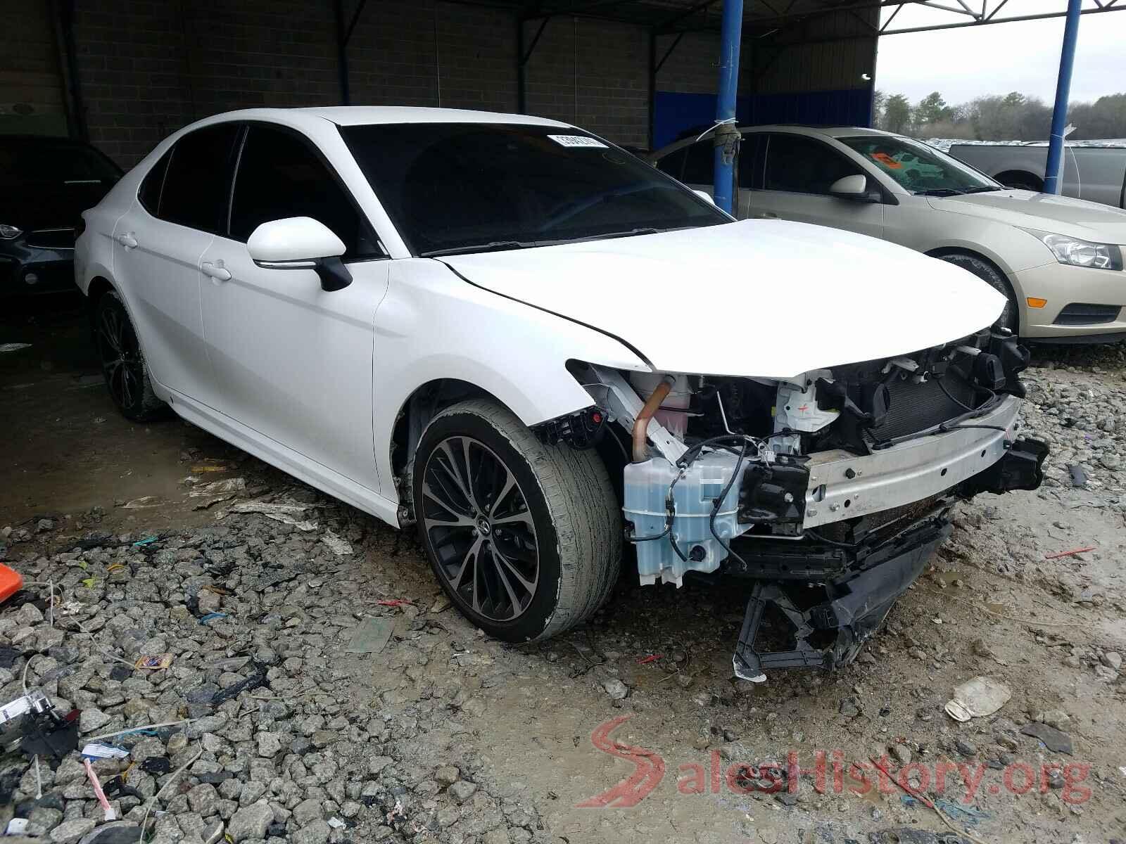 4T1B11HK8JU117767 2018 TOYOTA CAMRY