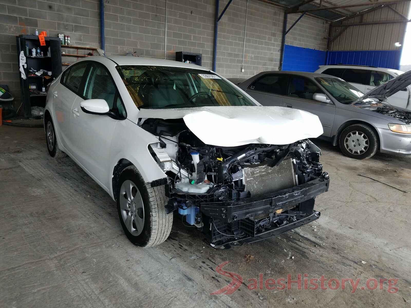 3KPFK4A77HE066300 2017 KIA FORTE