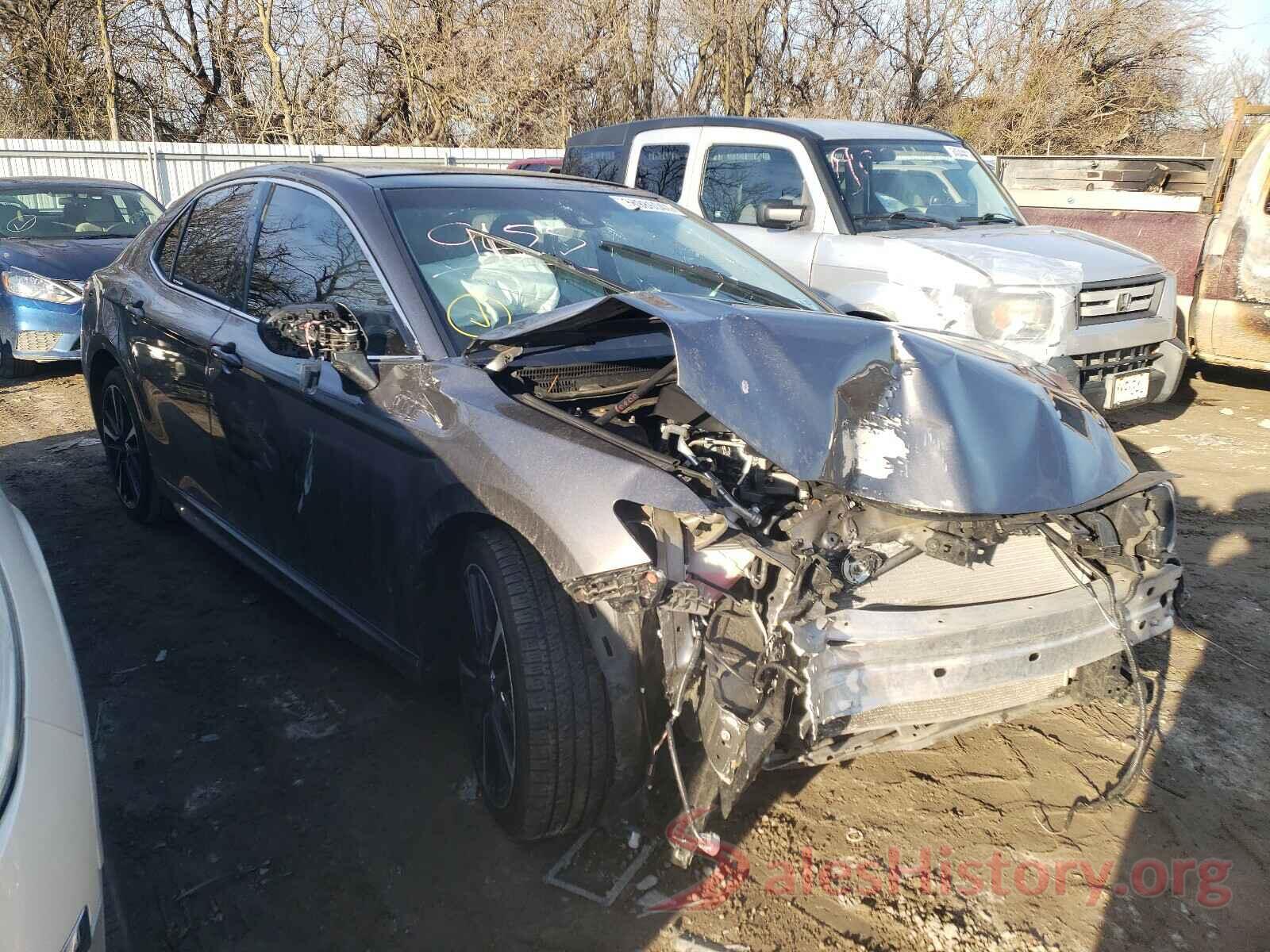 4T1B61HK0JU109681 2018 TOYOTA CAMRY