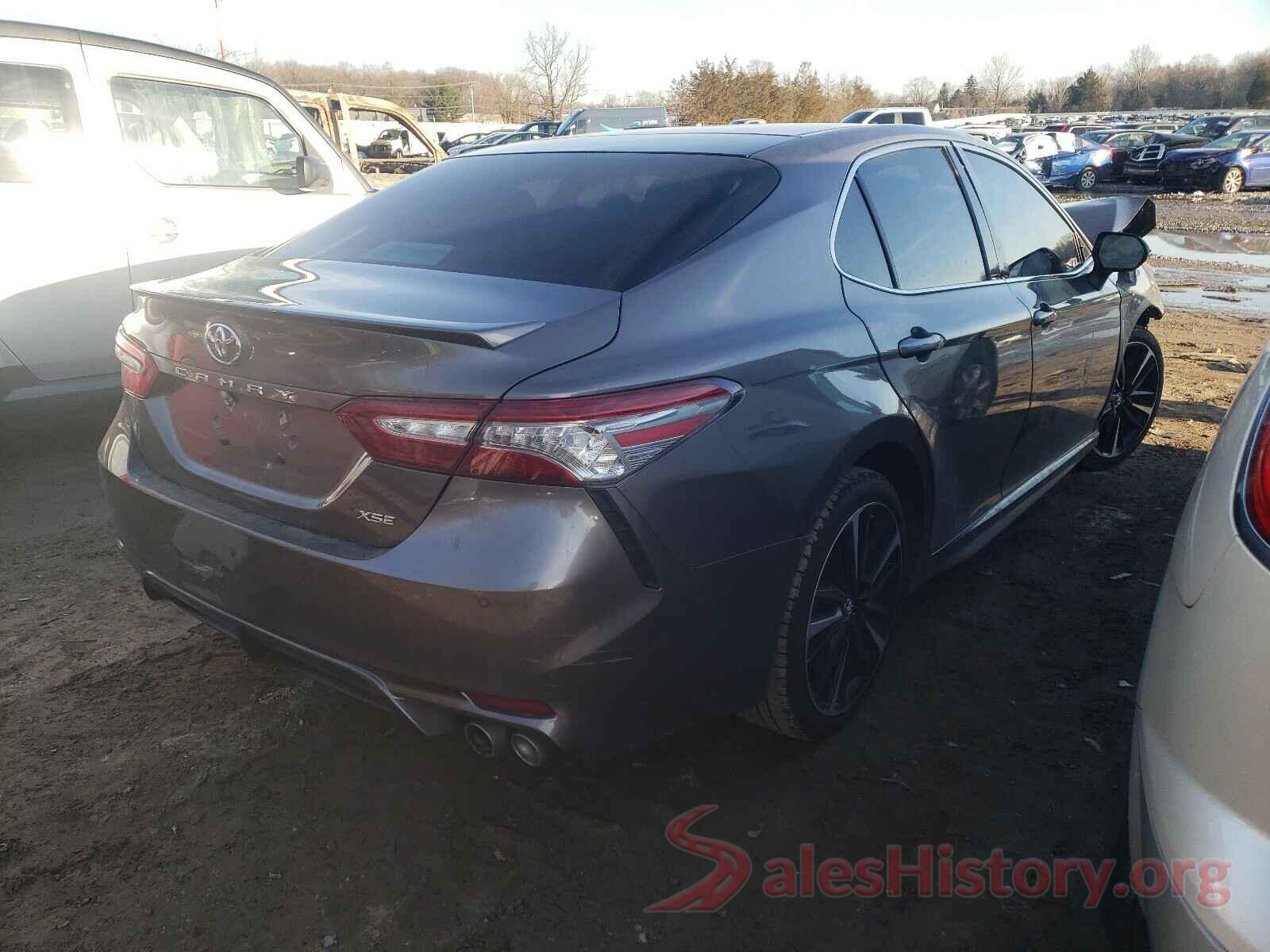 4T1B61HK0JU109681 2018 TOYOTA CAMRY