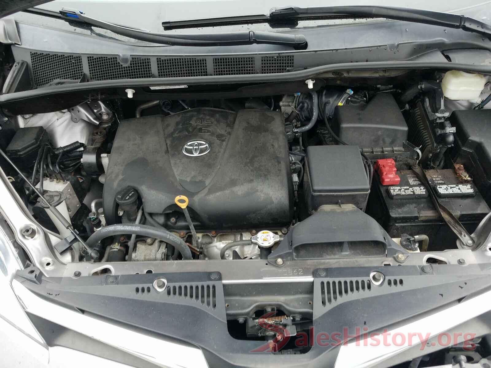 5TDKZ3DC0JS910511 2018 TOYOTA SIENNA