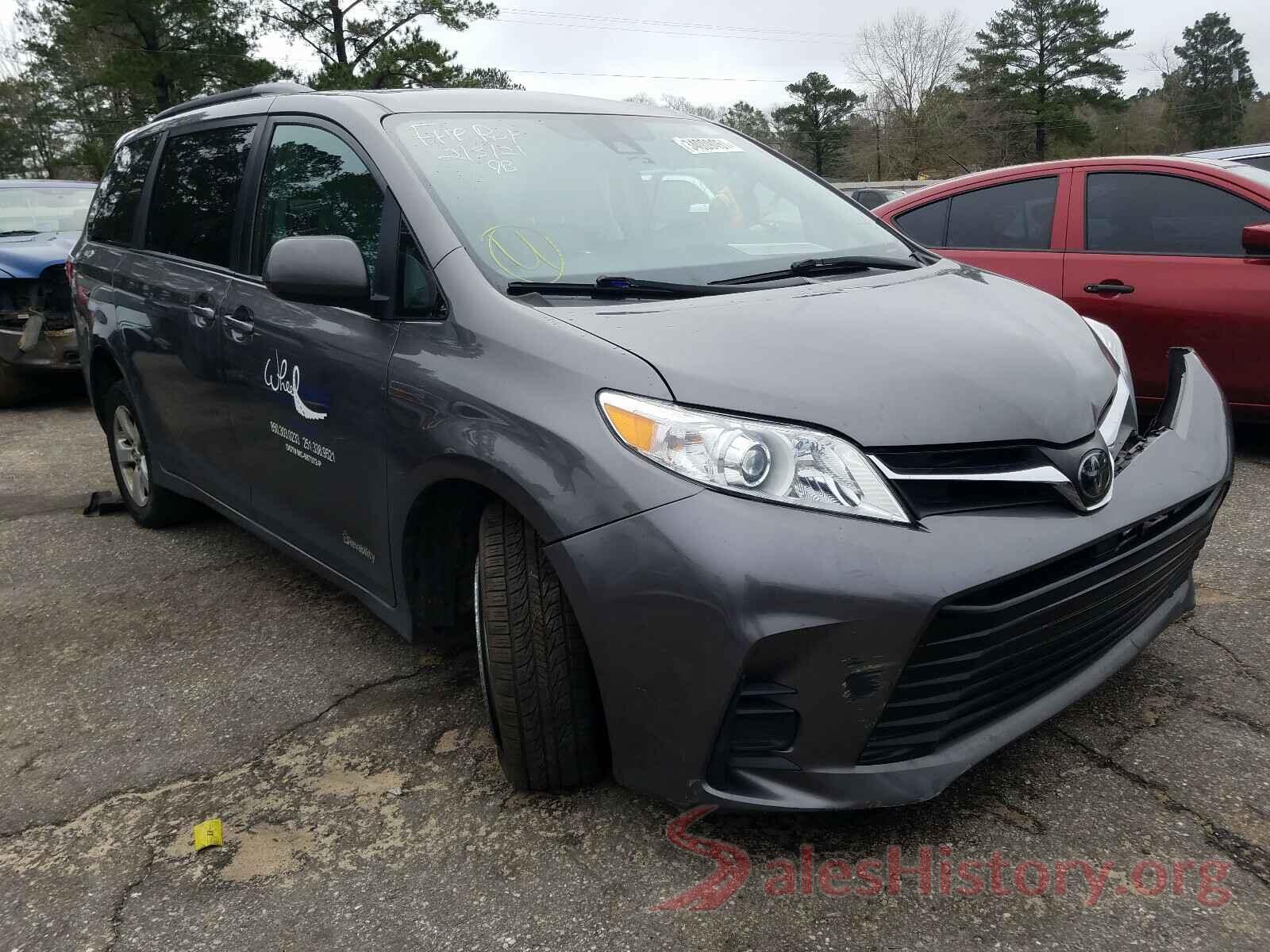 5TDKZ3DC0JS910511 2018 TOYOTA SIENNA