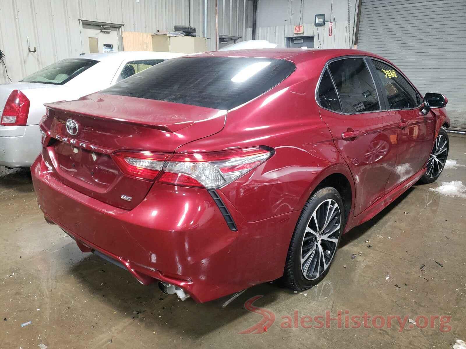 4T1B11HK0JU622329 2018 TOYOTA CAMRY