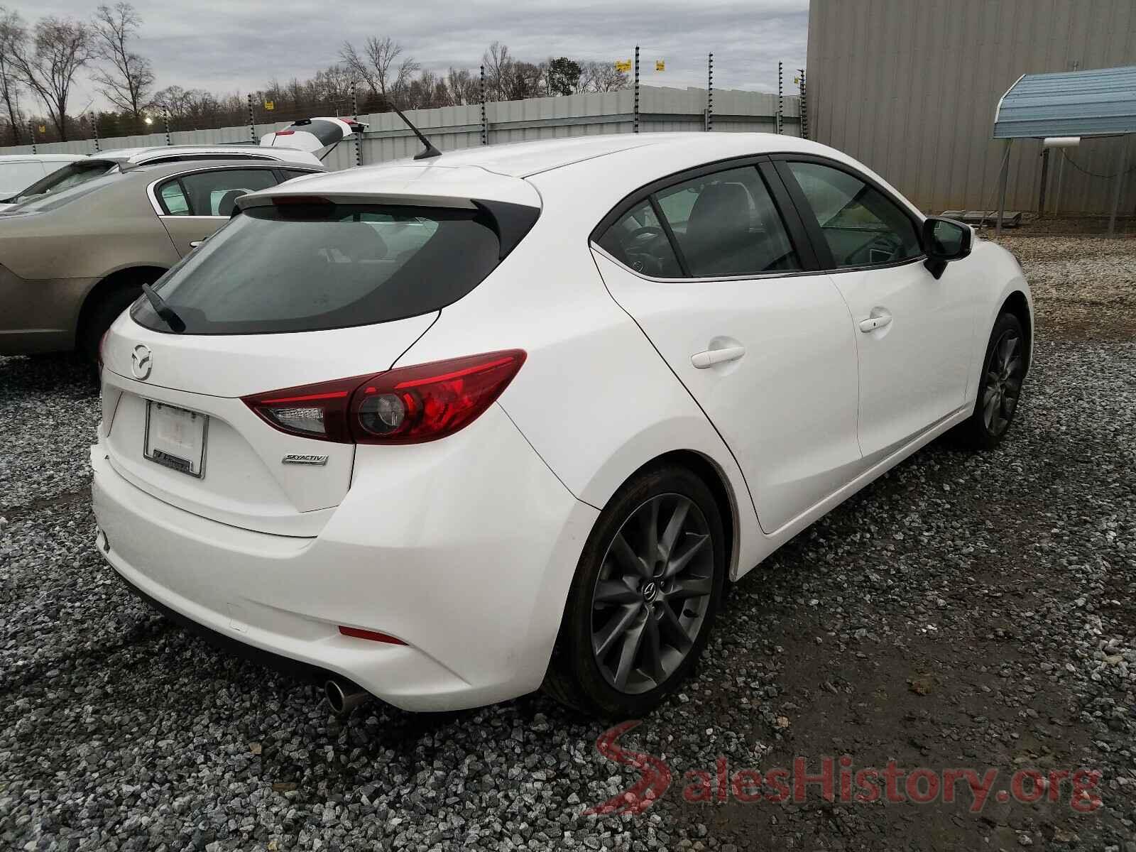 3MZBN1L36JM229588 2018 MAZDA 3