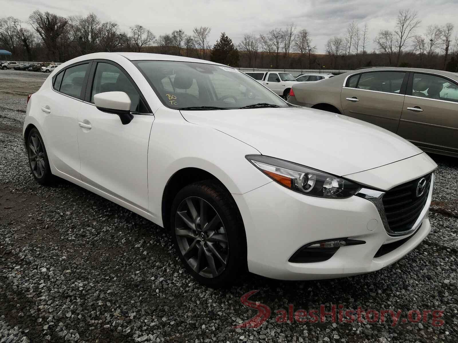 3MZBN1L36JM229588 2018 MAZDA 3