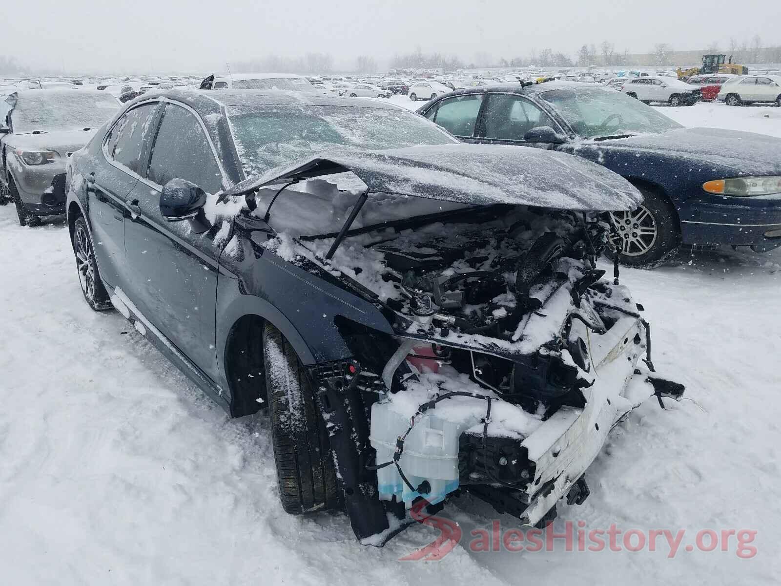 4T1B11HK8JU659824 2018 TOYOTA CAMRY