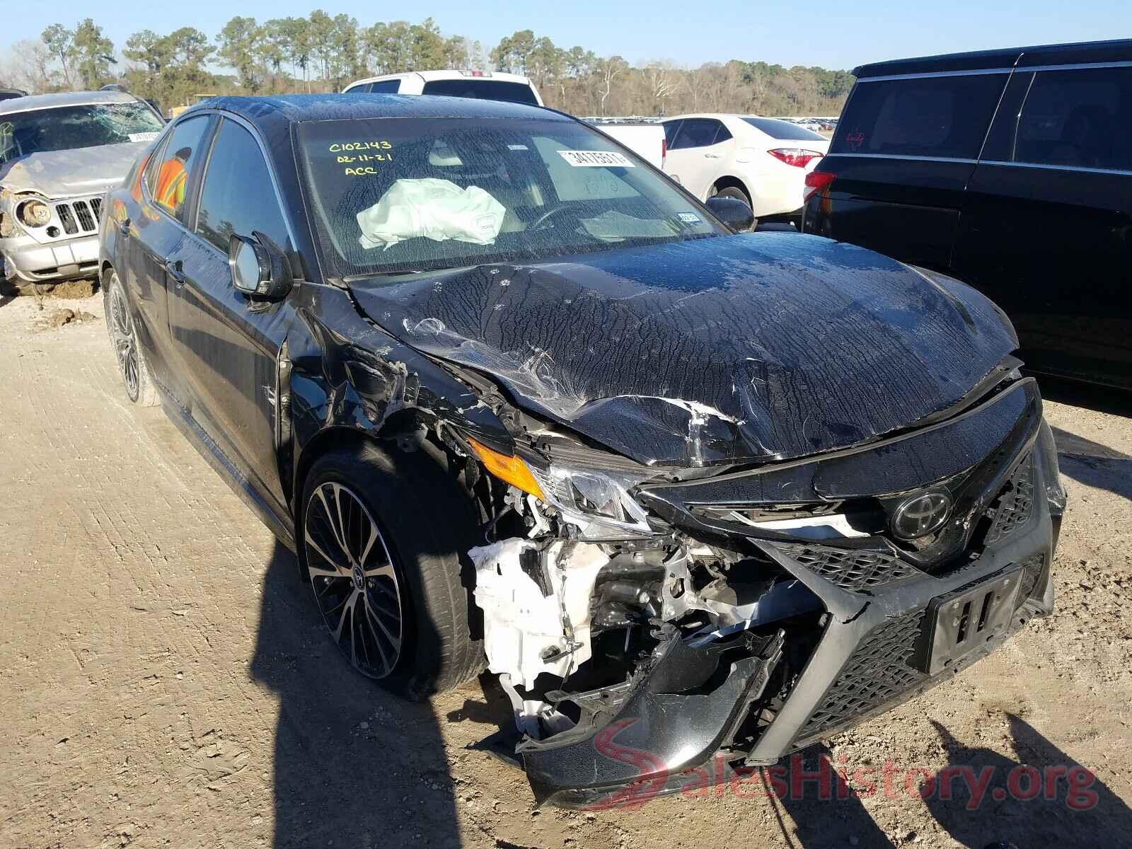 4T1B11HK0JU067706 2018 TOYOTA CAMRY