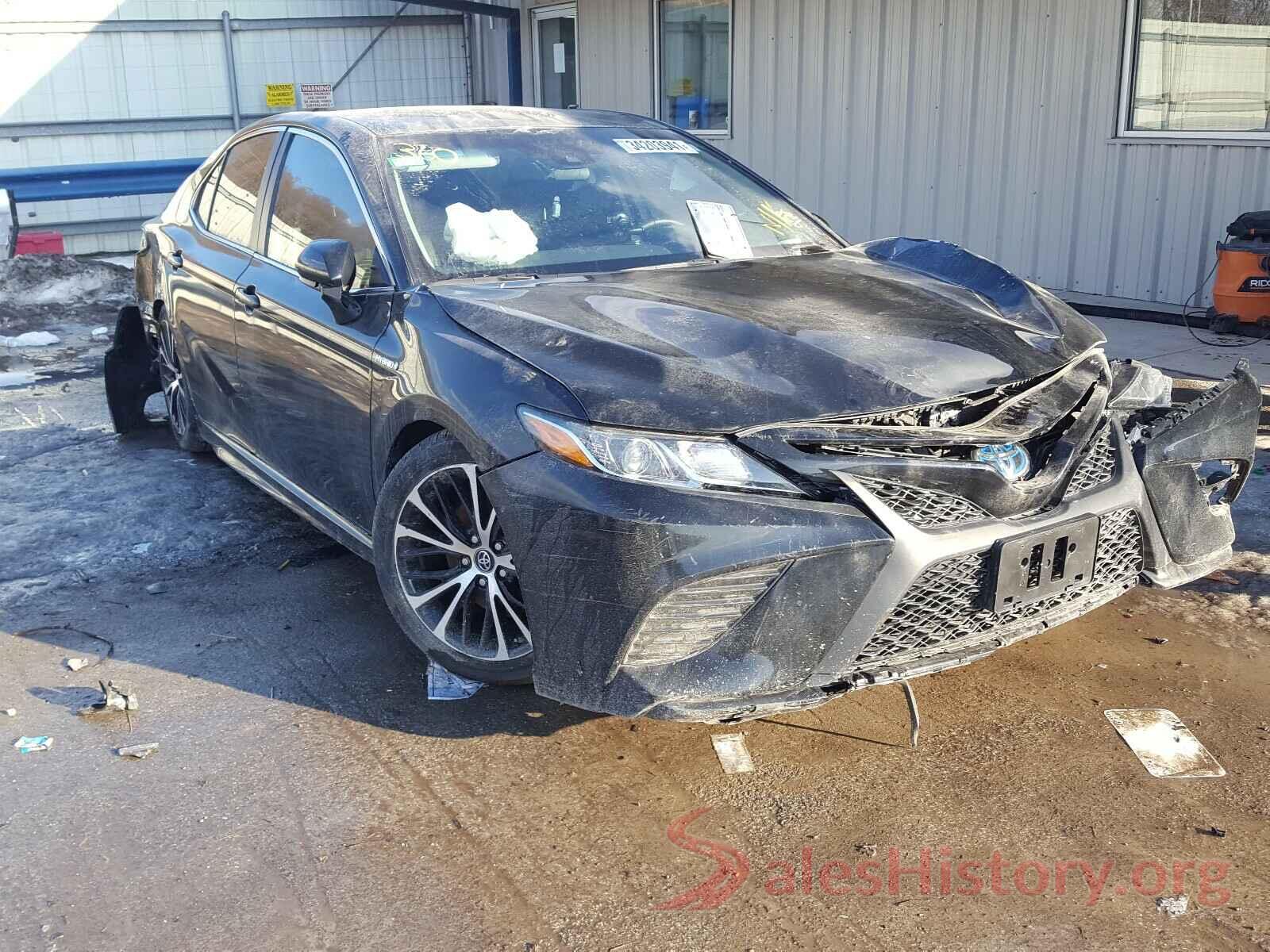 4T1B21HK8JU502663 2018 TOYOTA CAMRY