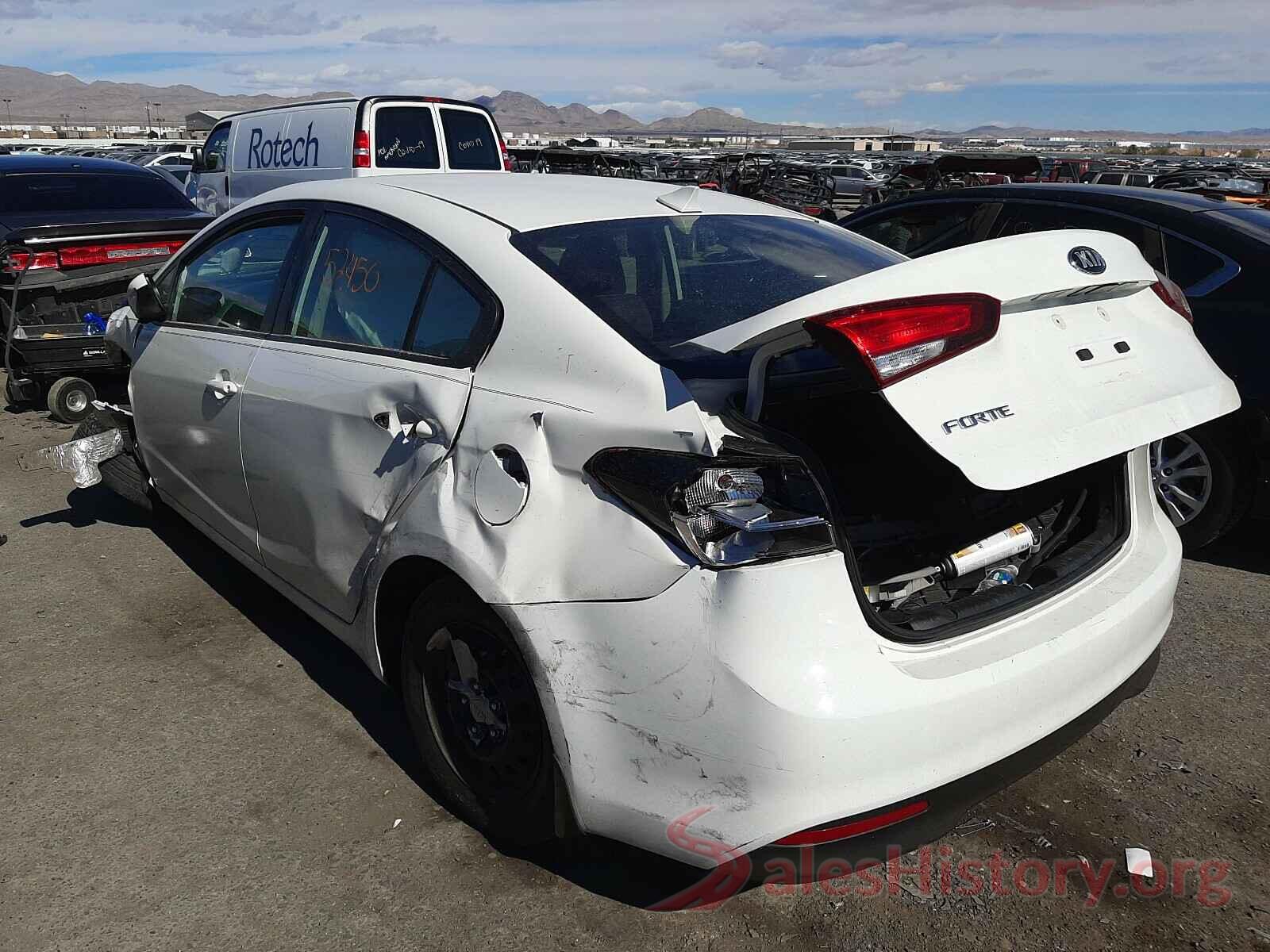 3KPFK4A7XJE213697 2018 KIA FORTE