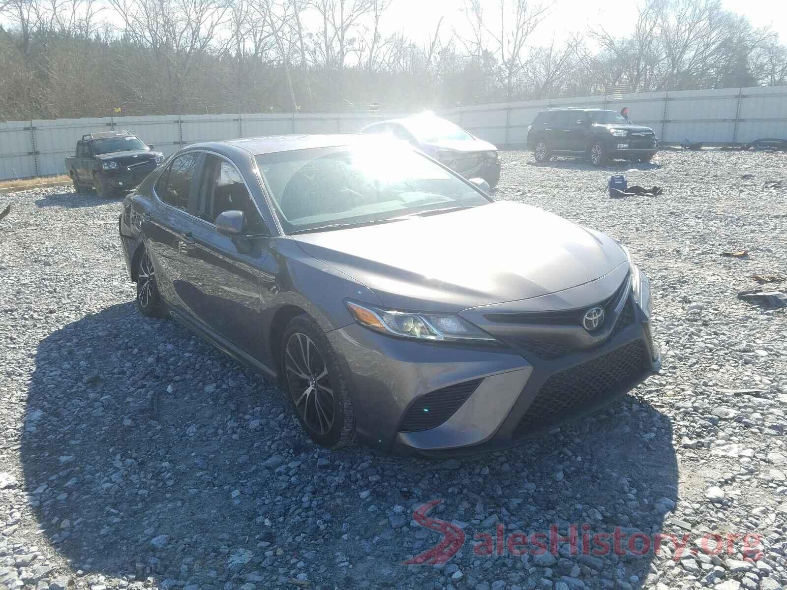 4T1B11HK7JU584825 2018 TOYOTA CAMRY