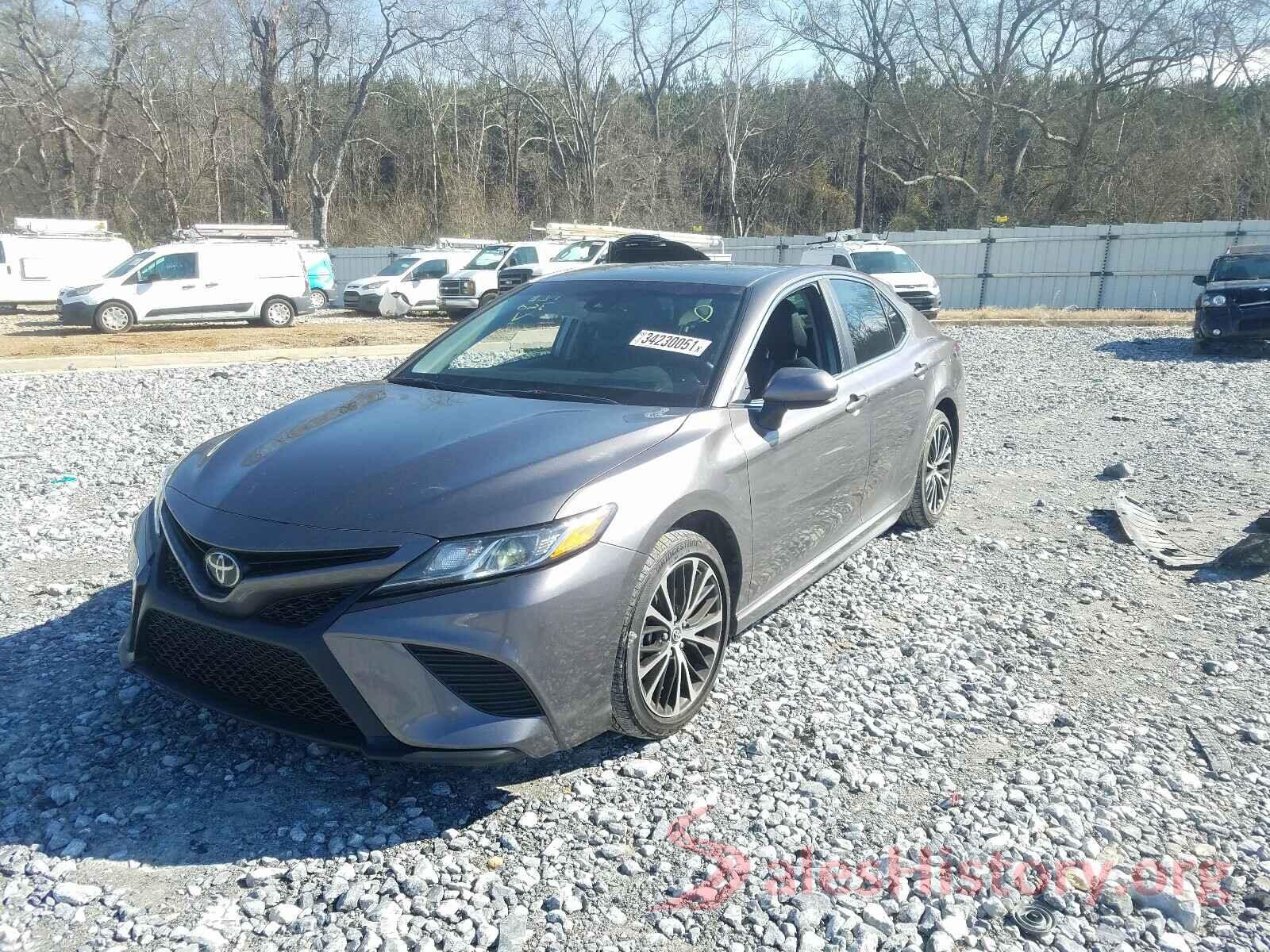 4T1B11HK7JU584825 2018 TOYOTA CAMRY