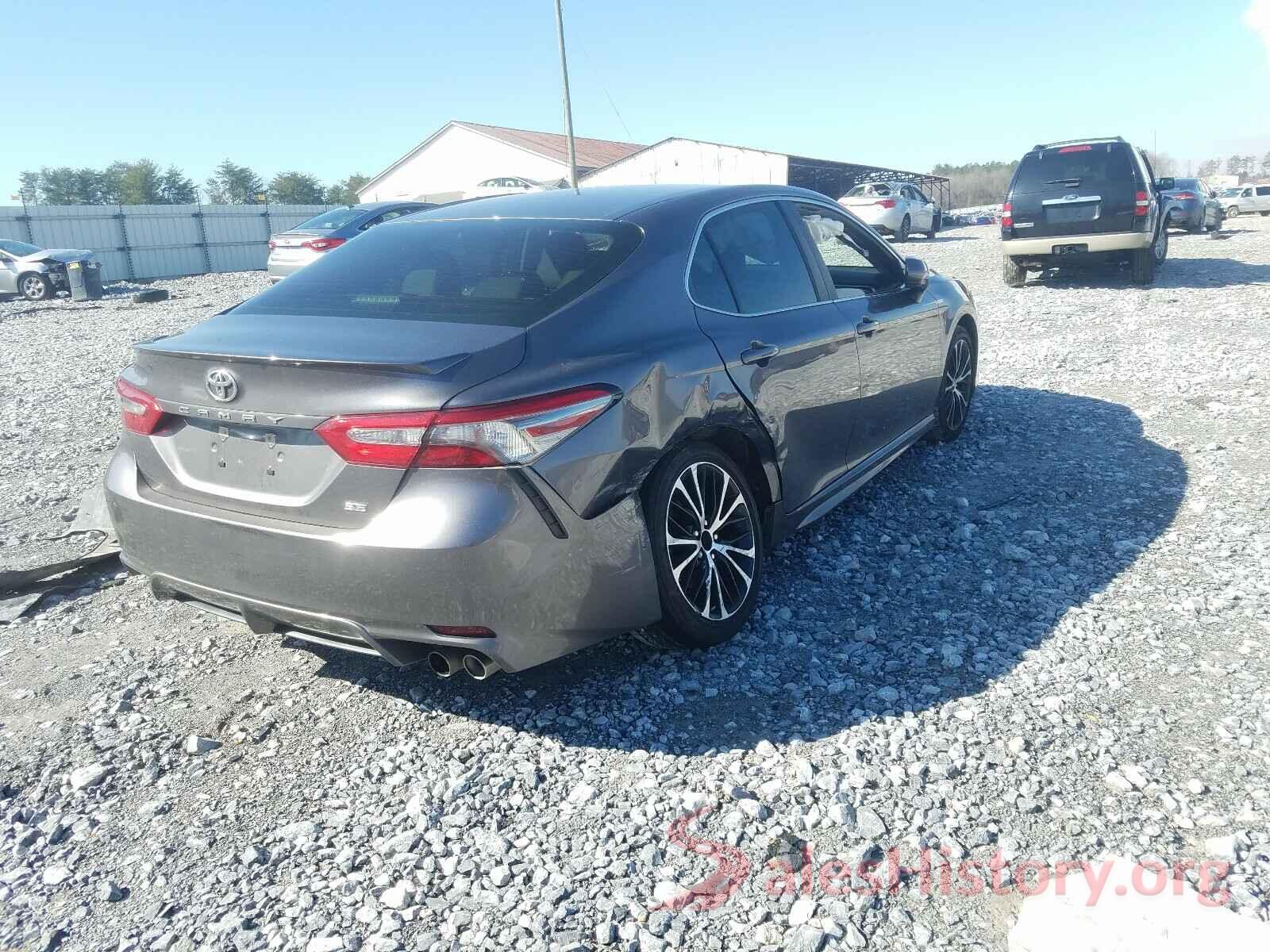 4T1B11HK7JU584825 2018 TOYOTA CAMRY