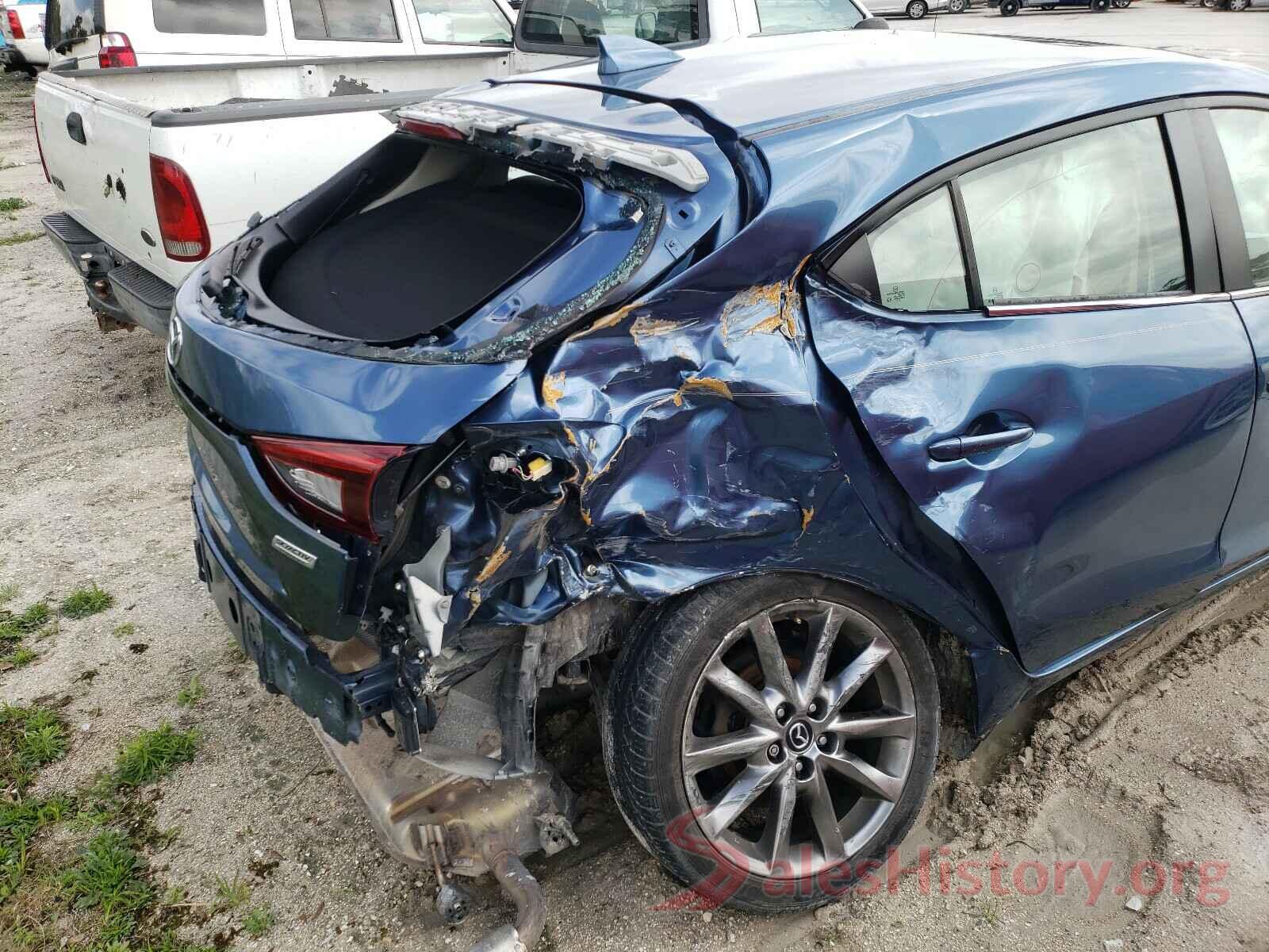 3MZBN1M3XJM224327 2018 MAZDA 3