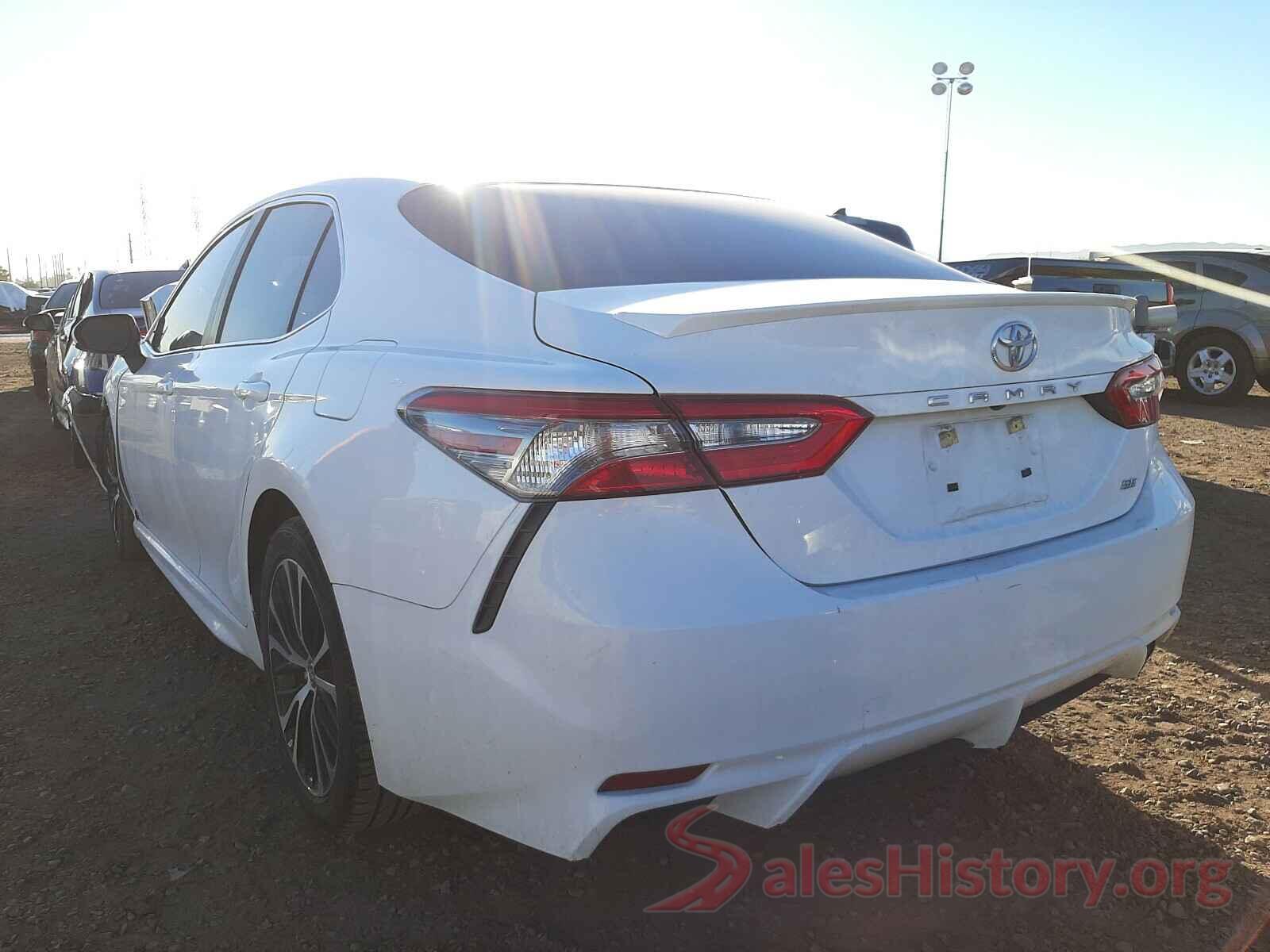 4T1B11HK8JU655417 2018 TOYOTA CAMRY