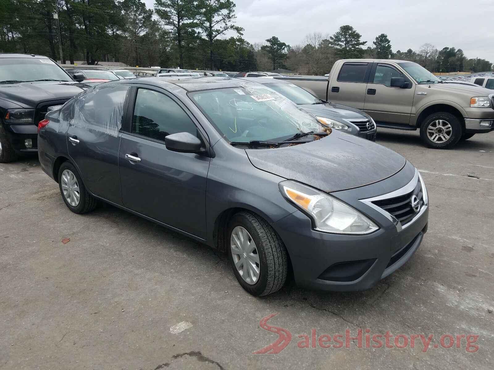 3N1CN7AP0JL813901 2018 NISSAN VERSA