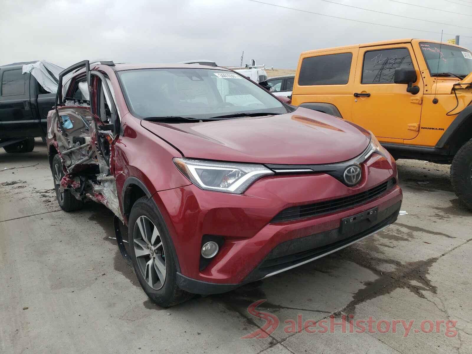 2T3RFREV4JW775820 2018 TOYOTA RAV4