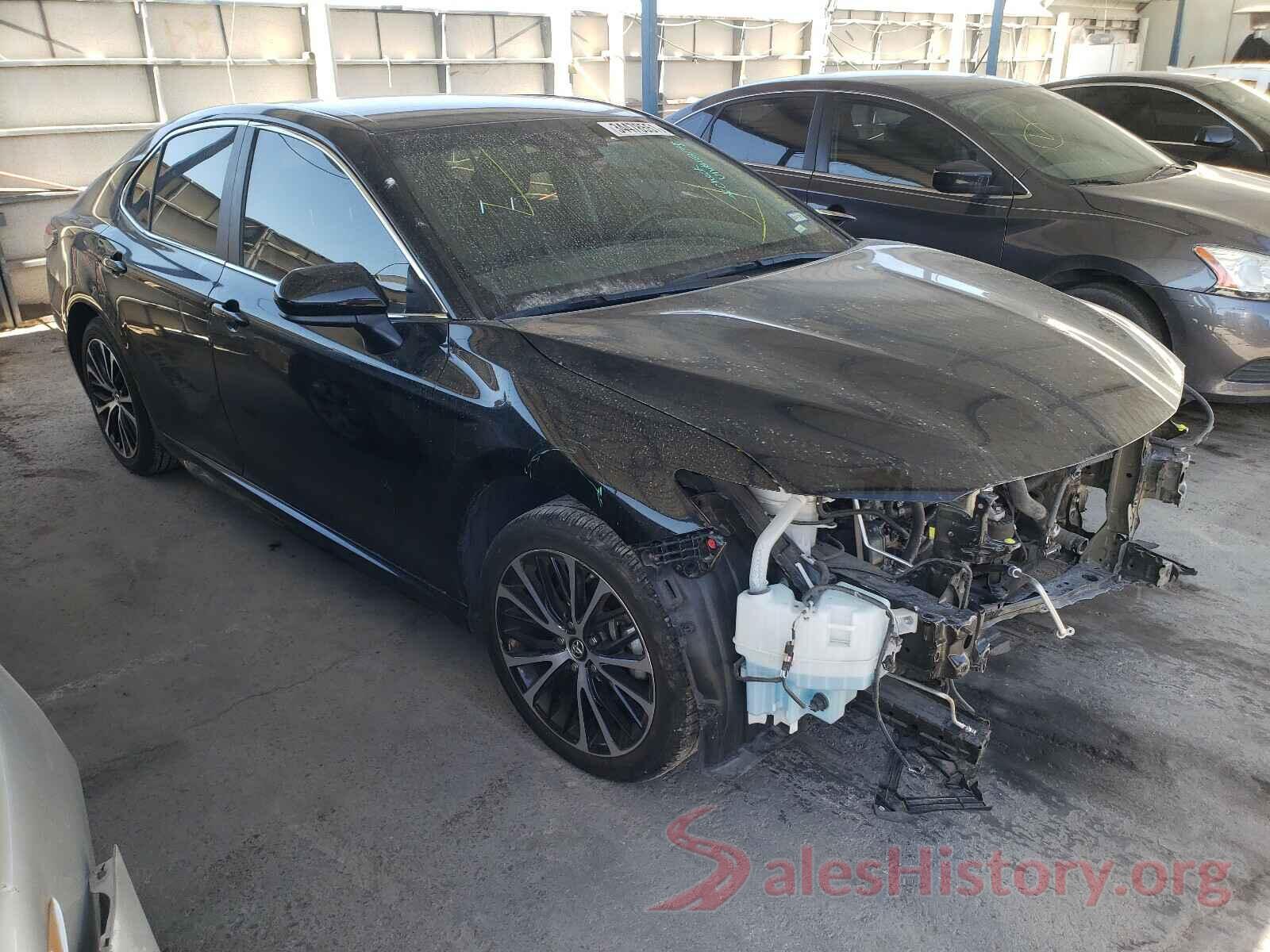 4T1B11HK8JU635264 2018 TOYOTA CAMRY