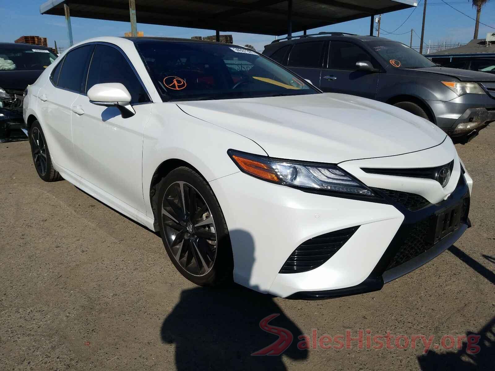 4T1B61HK3JU118424 2018 TOYOTA CAMRY