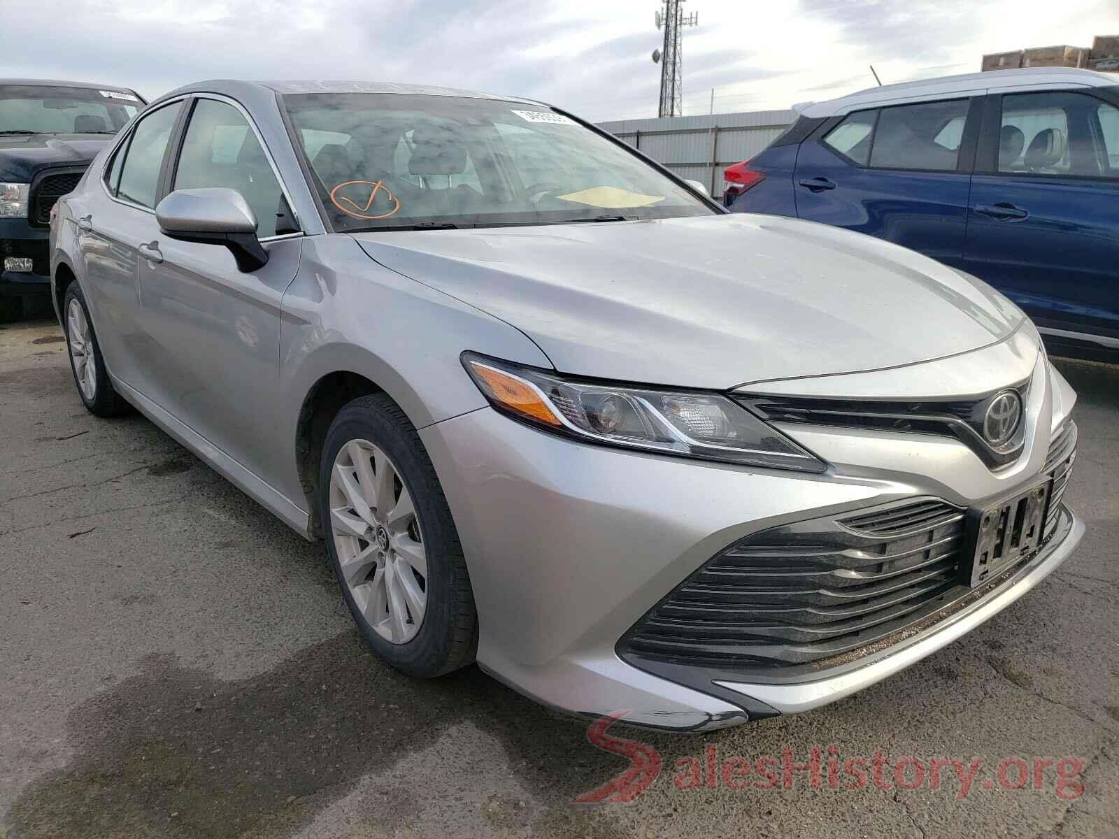 4T1B11HK8JU633918 2018 TOYOTA CAMRY