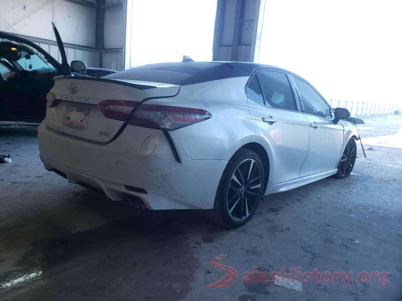 4T1B61HK4JU119677 2018 TOYOTA CAMRY