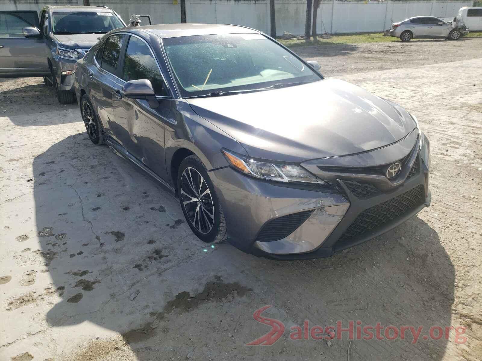 4T1B11HK8JU653800 2018 TOYOTA CAMRY