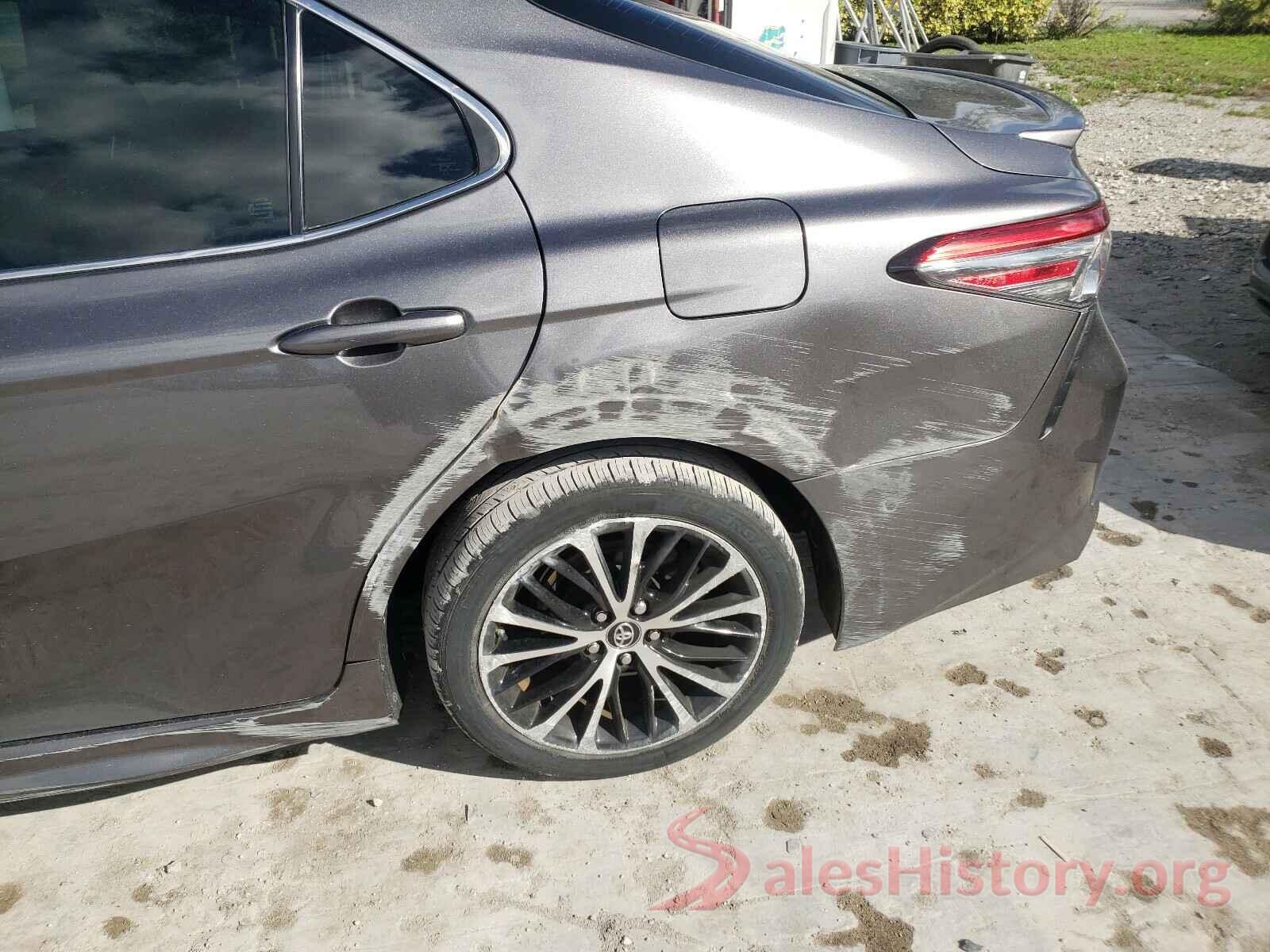 4T1B11HK8JU653800 2018 TOYOTA CAMRY