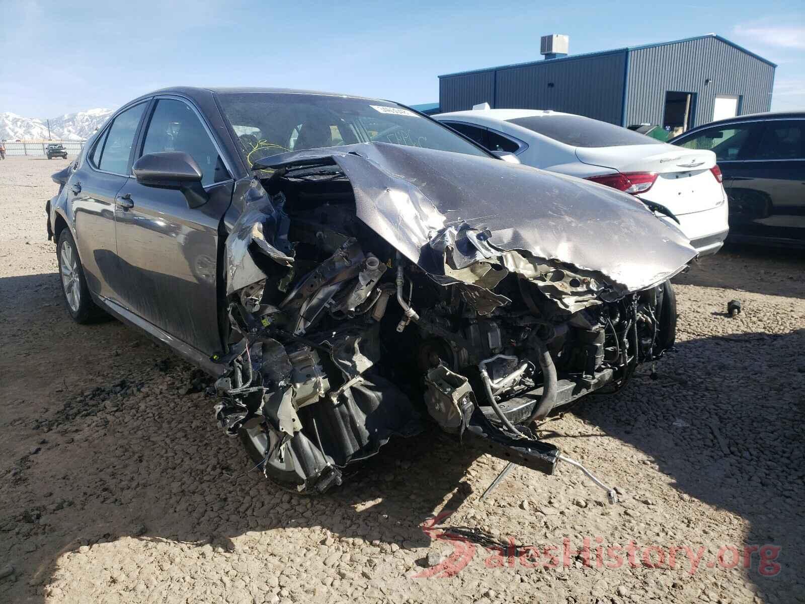 4T1B11HK2JU618704 2018 TOYOTA CAMRY