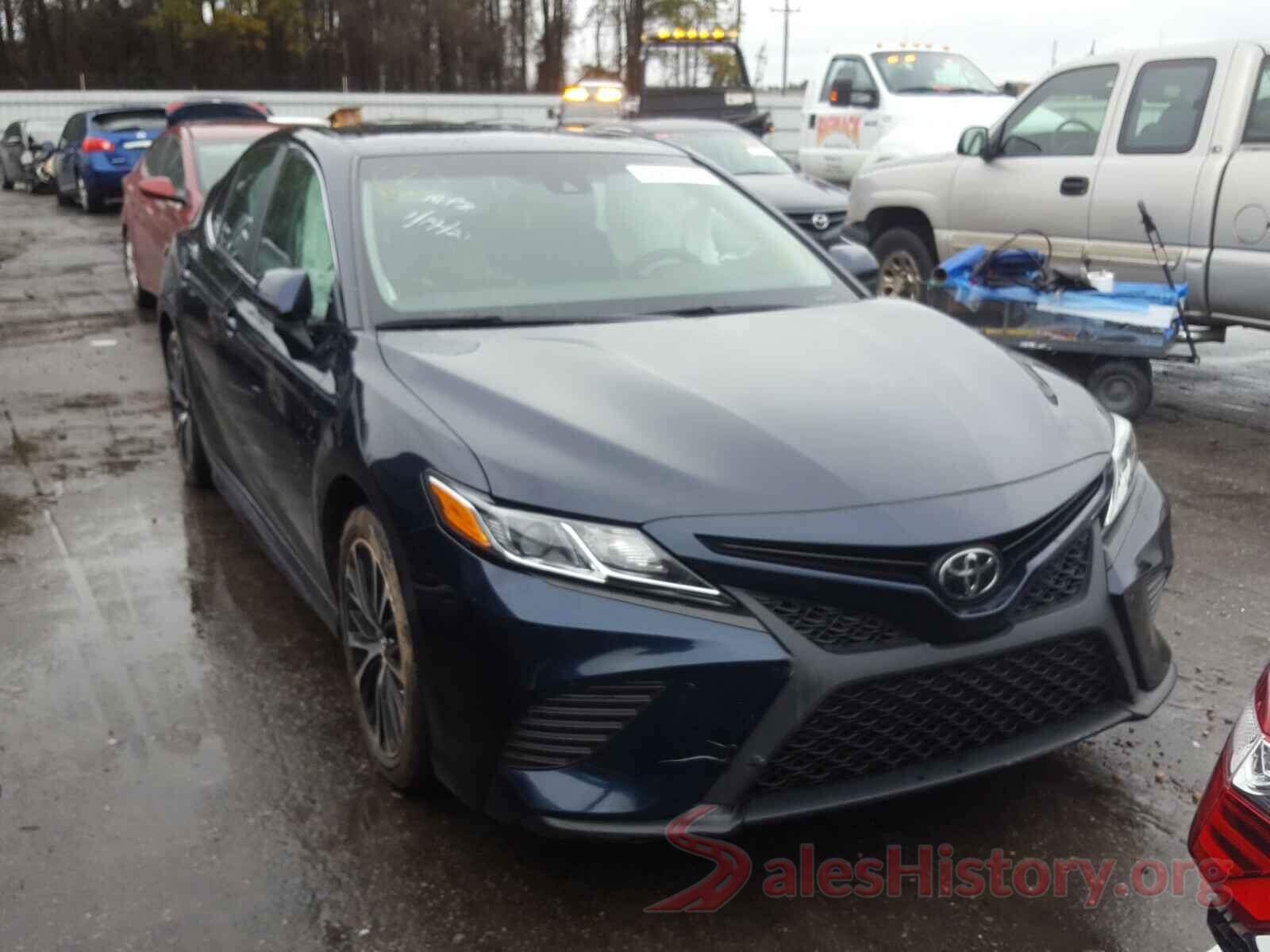 4T1B11HK5JU661773 2018 TOYOTA CAMRY