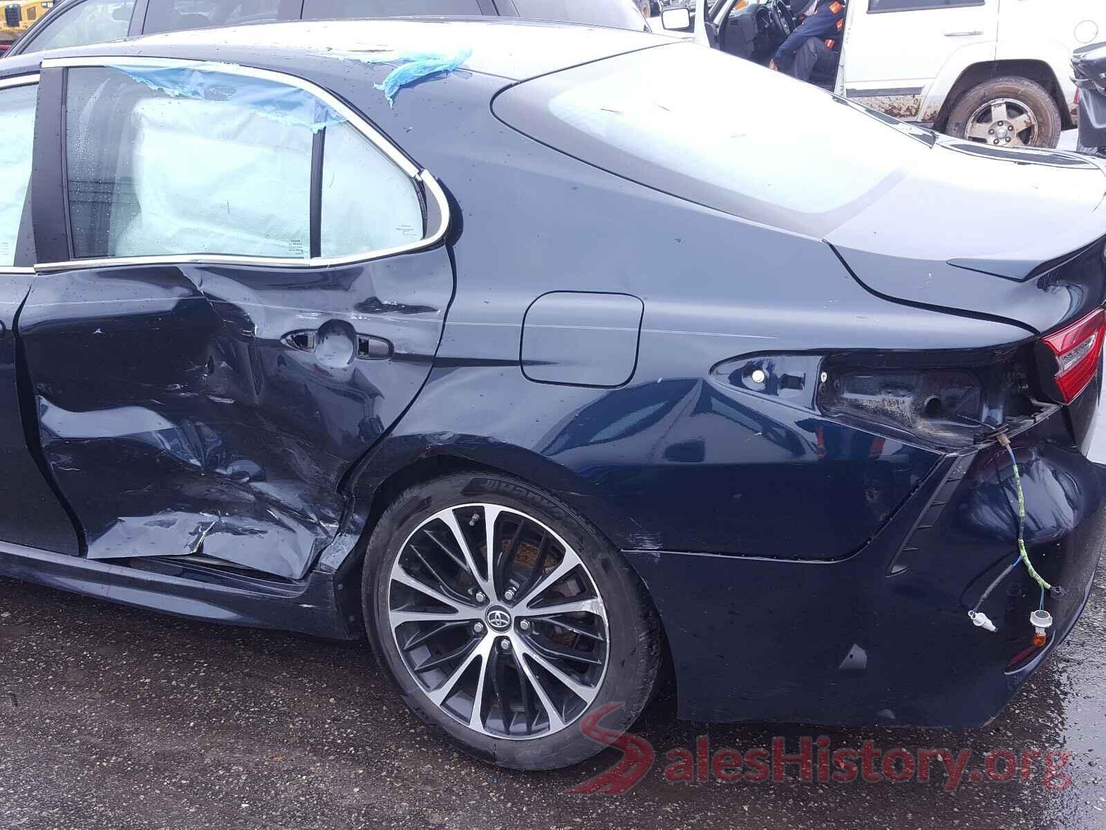 4T1B11HK5JU661773 2018 TOYOTA CAMRY