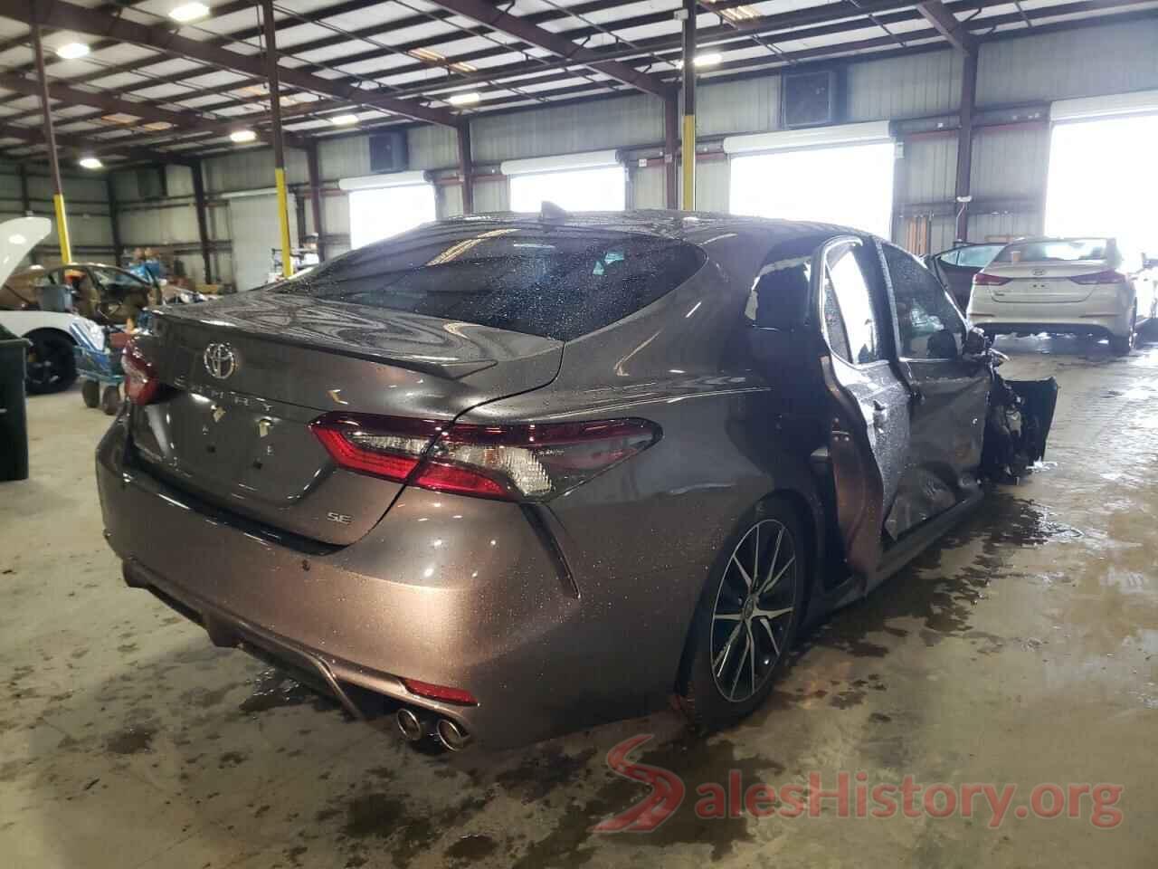 4T1T11AK3NU015152 2022 TOYOTA CAMRY