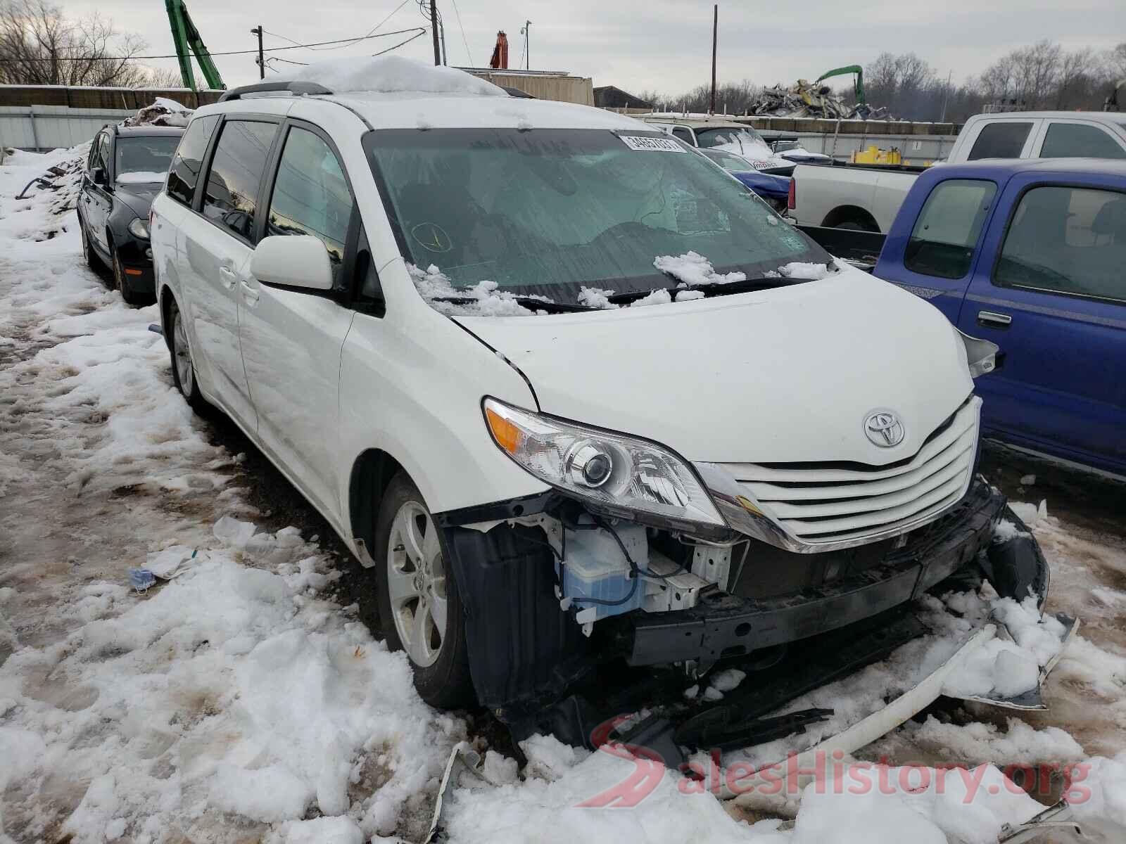 5TDKZ3DC3HS794392 2017 TOYOTA SIENNA