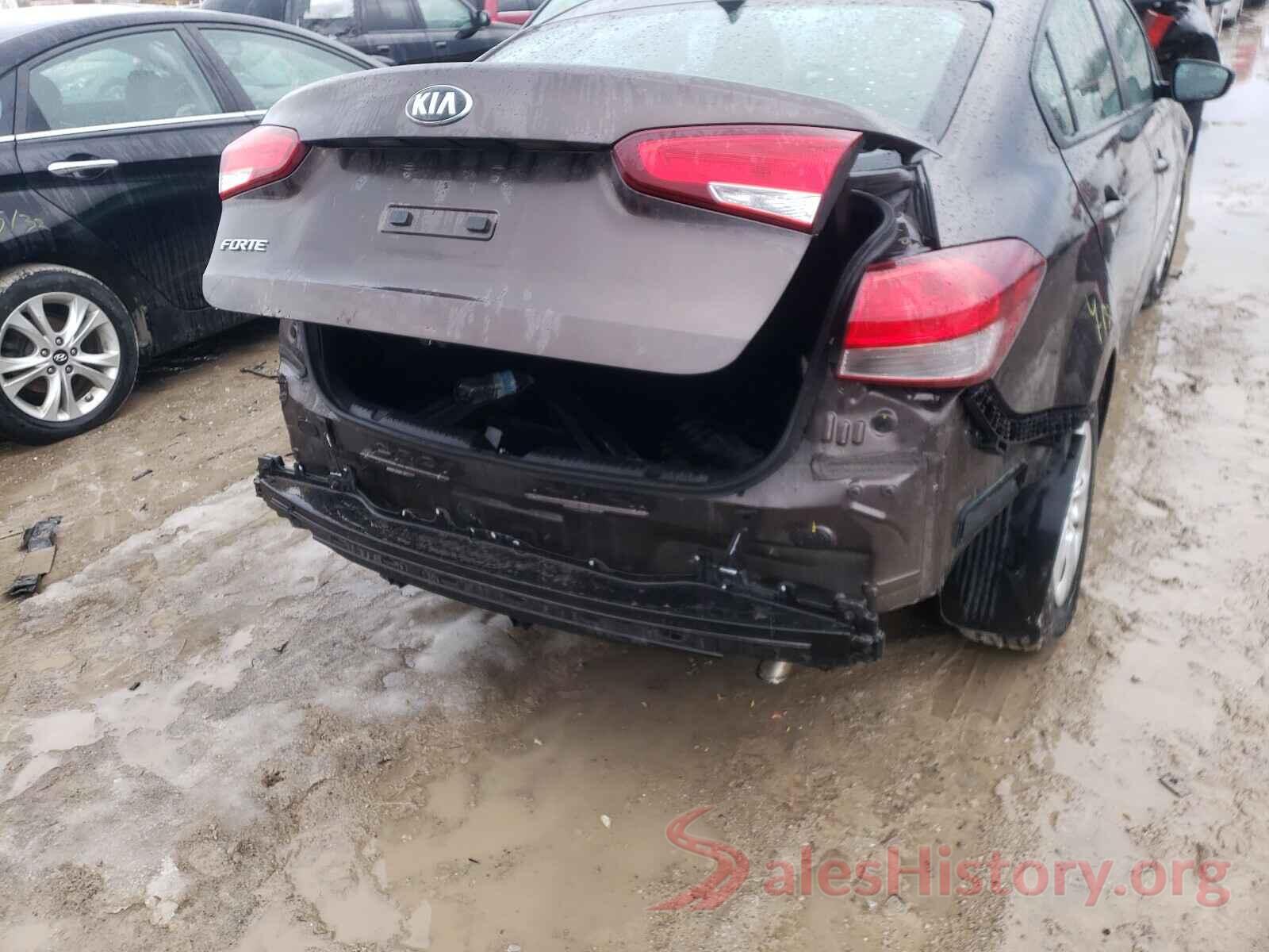 3KPFK4A75JE171276 2018 KIA FORTE