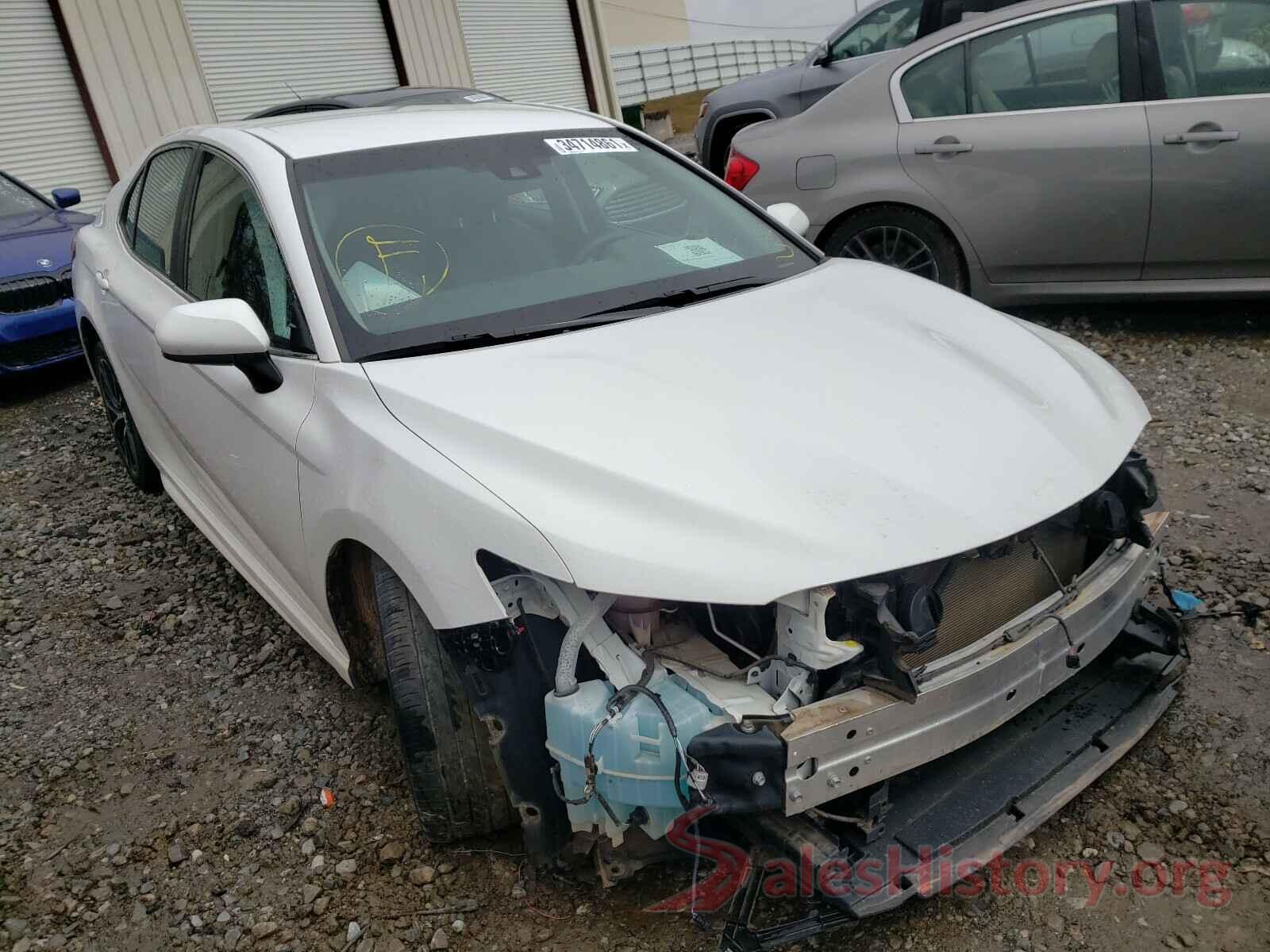 4T1B11HK8JU568472 2018 TOYOTA CAMRY