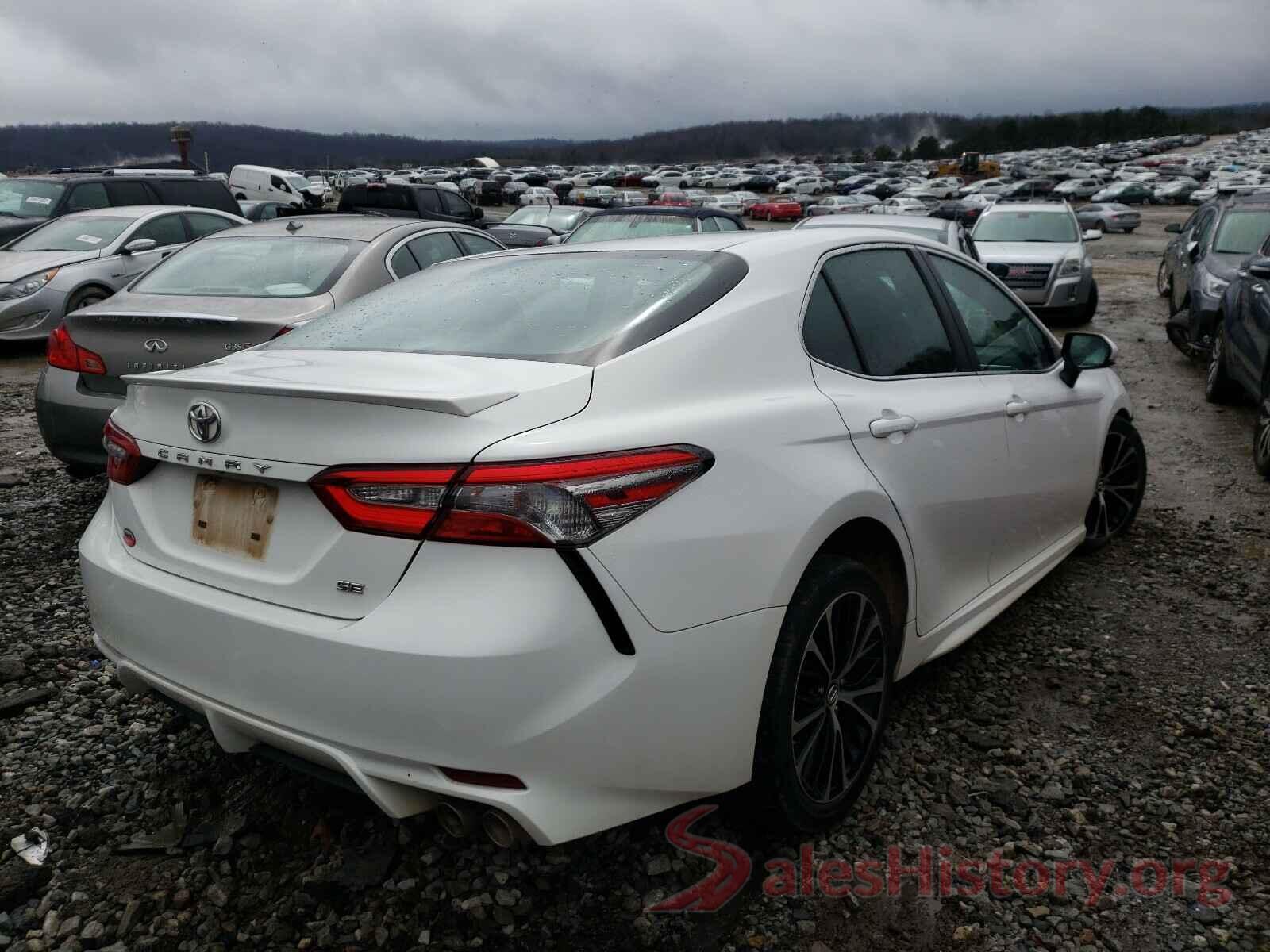 4T1B11HK8JU568472 2018 TOYOTA CAMRY