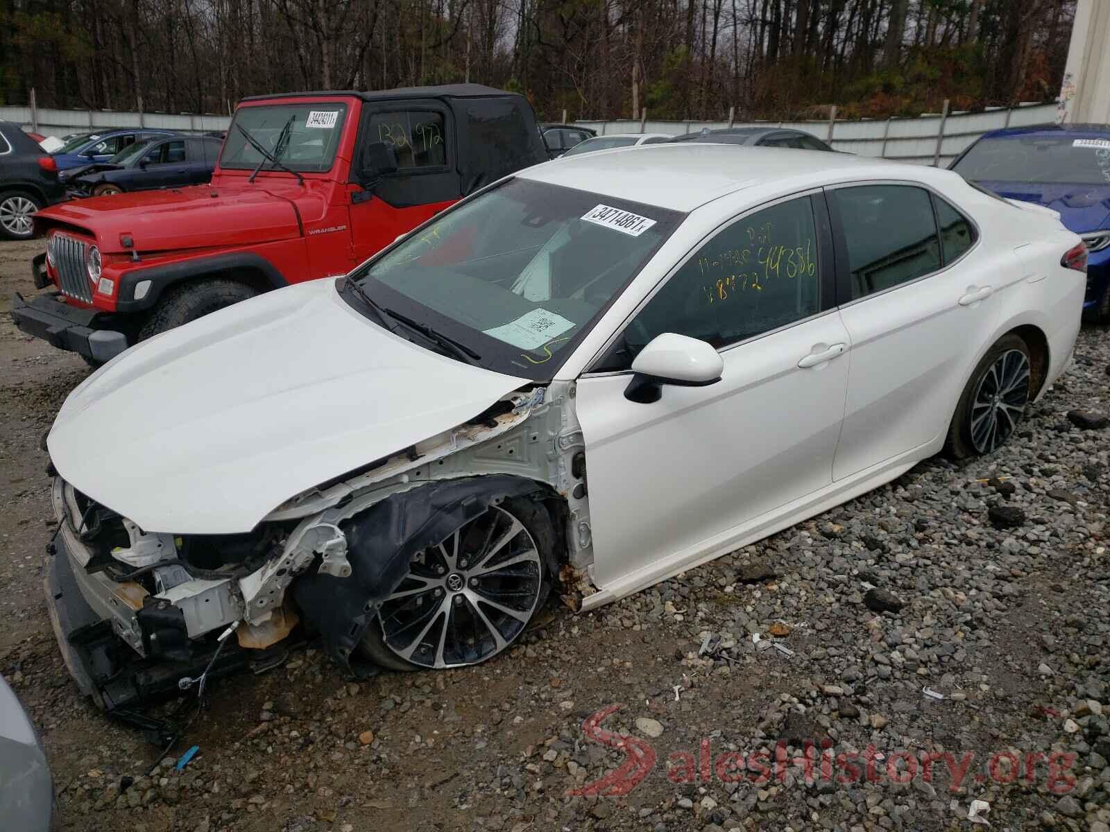 4T1B11HK8JU568472 2018 TOYOTA CAMRY