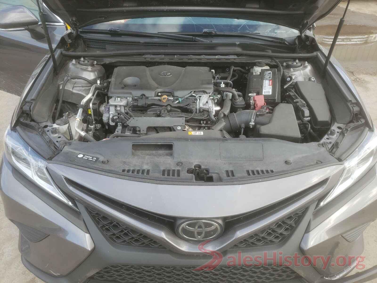 4T1B11HK9JU585524 2018 TOYOTA CAMRY