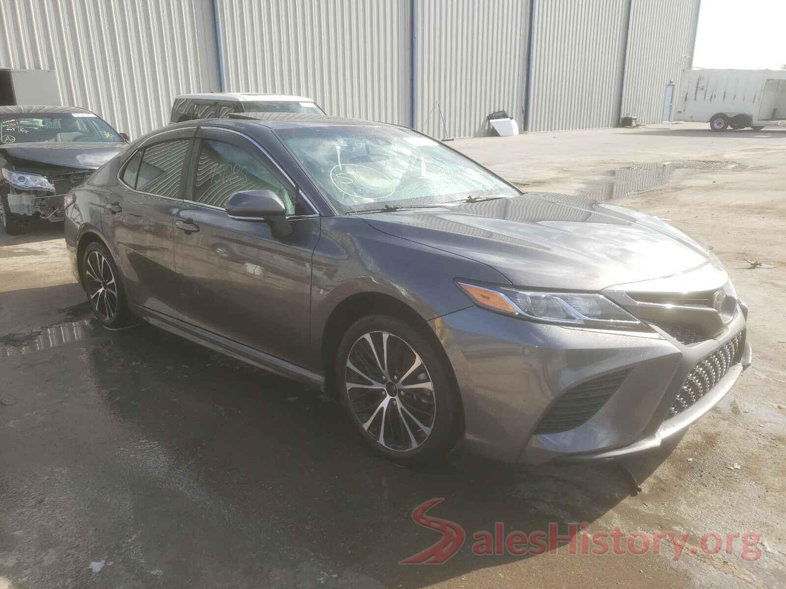 4T1B11HK9JU585524 2018 TOYOTA CAMRY