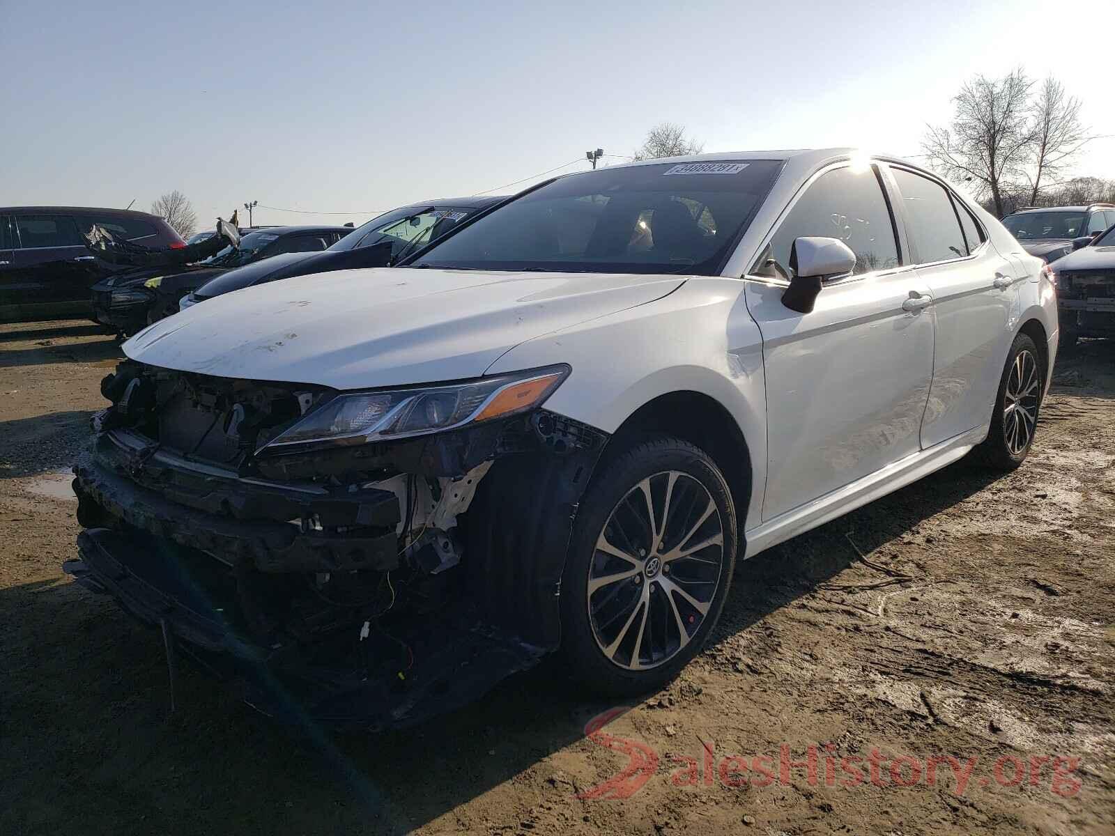 4T1B11HK8JU608839 2018 TOYOTA CAMRY