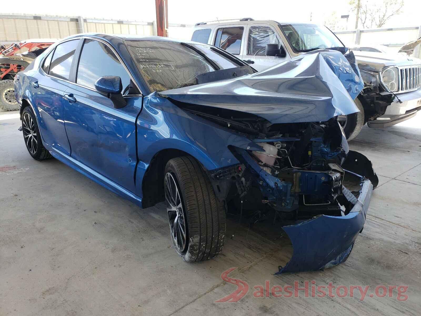 4T1B11HK2JU159397 2018 TOYOTA CAMRY